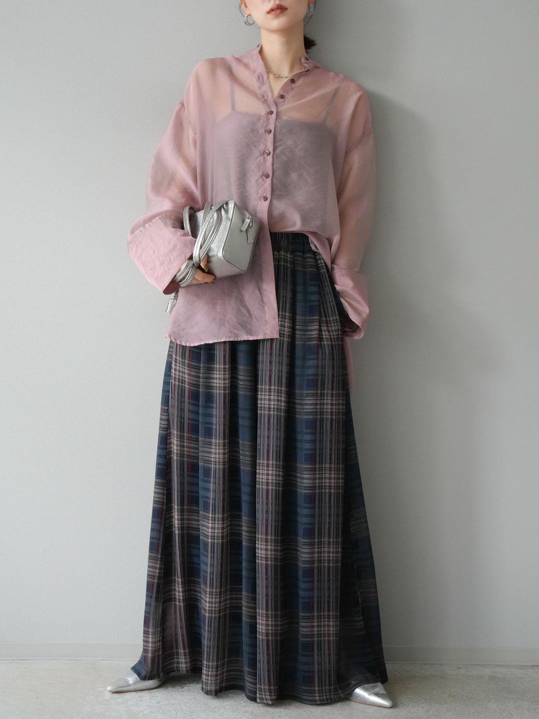 [SET] 亮面透視立領襯衫 + 透視格紋寬鬆褲 (2 件套)