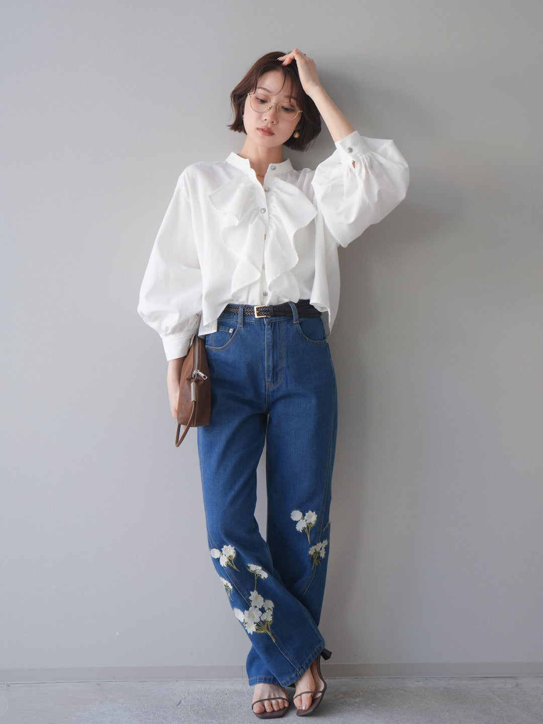 [SET]ラッフルフレアショートブラウス+フラワー刺繍ストレートデニム(2set)