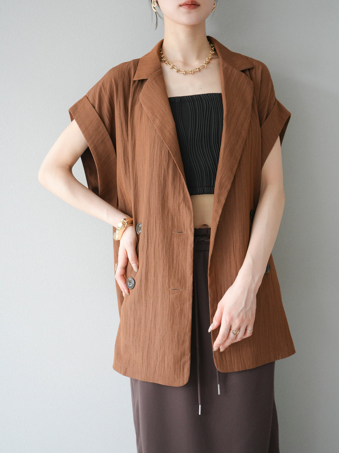 【預購】波浪滾邊杯裸色吊帶背心/黑色