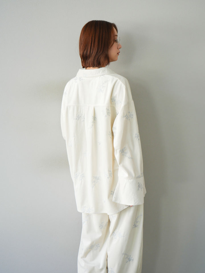 [予約]ベロアフラワーエンブロイダリーシャツ/エクリュ
