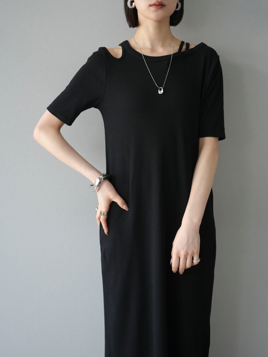 [予約]デザインネックカットリブワンピース/ブラック