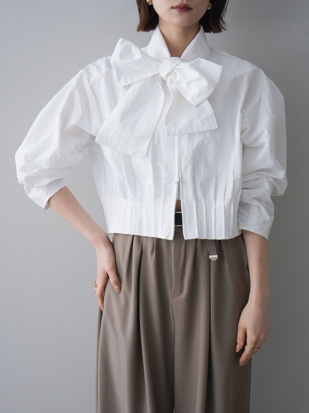 [SET]ボウタイ裾プリーツライトジャケット+ベルト付キーホルダーモチーフワイドパンツ(2set)