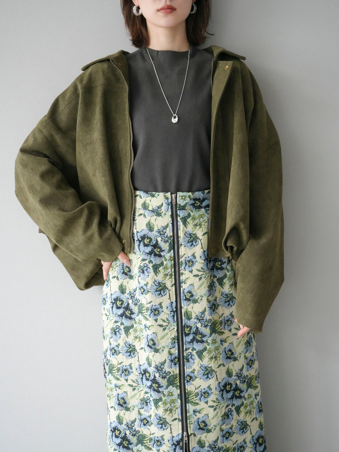 [套裝] 麂皮外套 + 小領法式針織上衣 + 哥布蘭前拉鍊緊身裙（3 套）