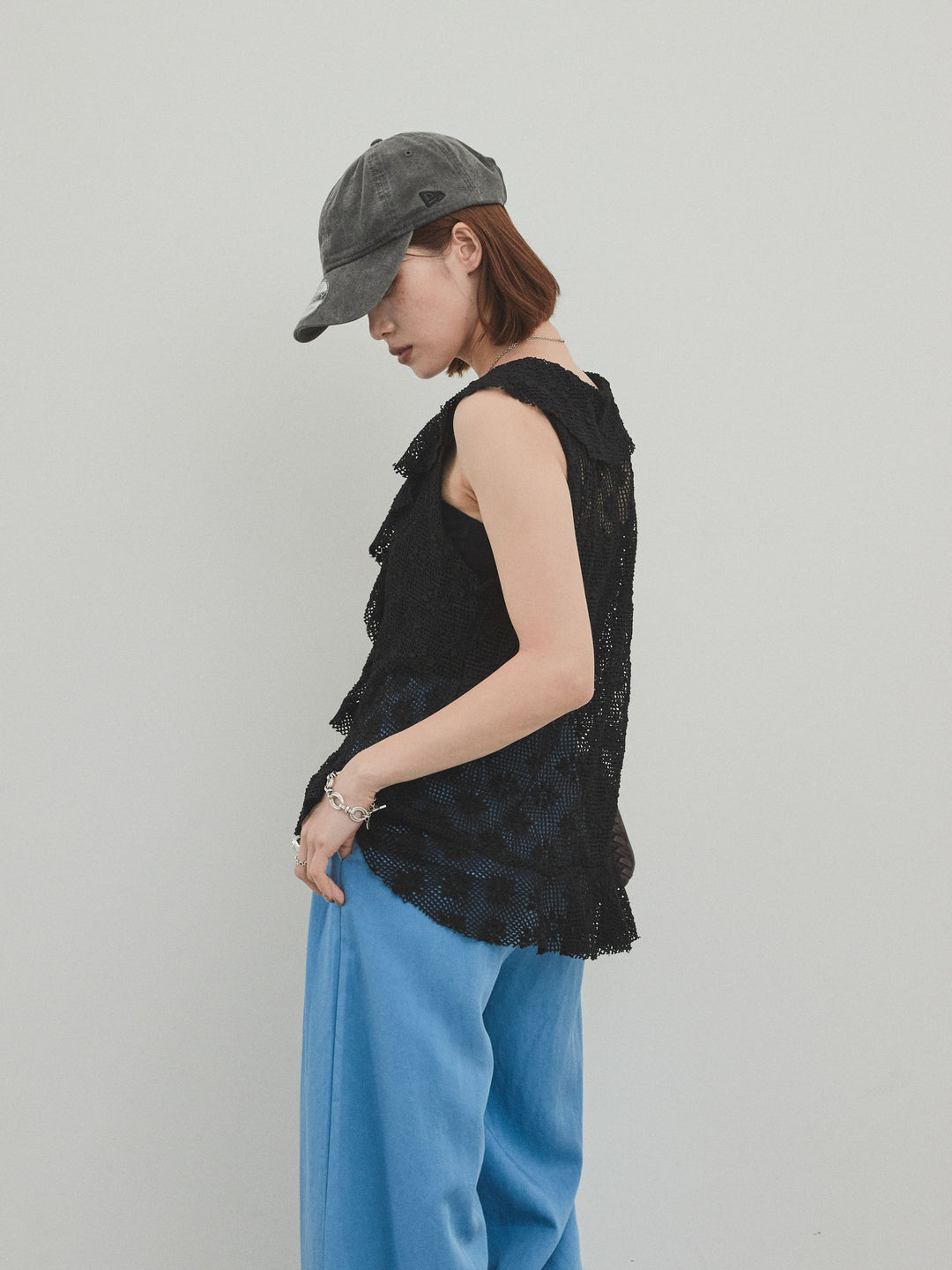 [預購] 紗帶荷葉邊無袖上衣/黑色