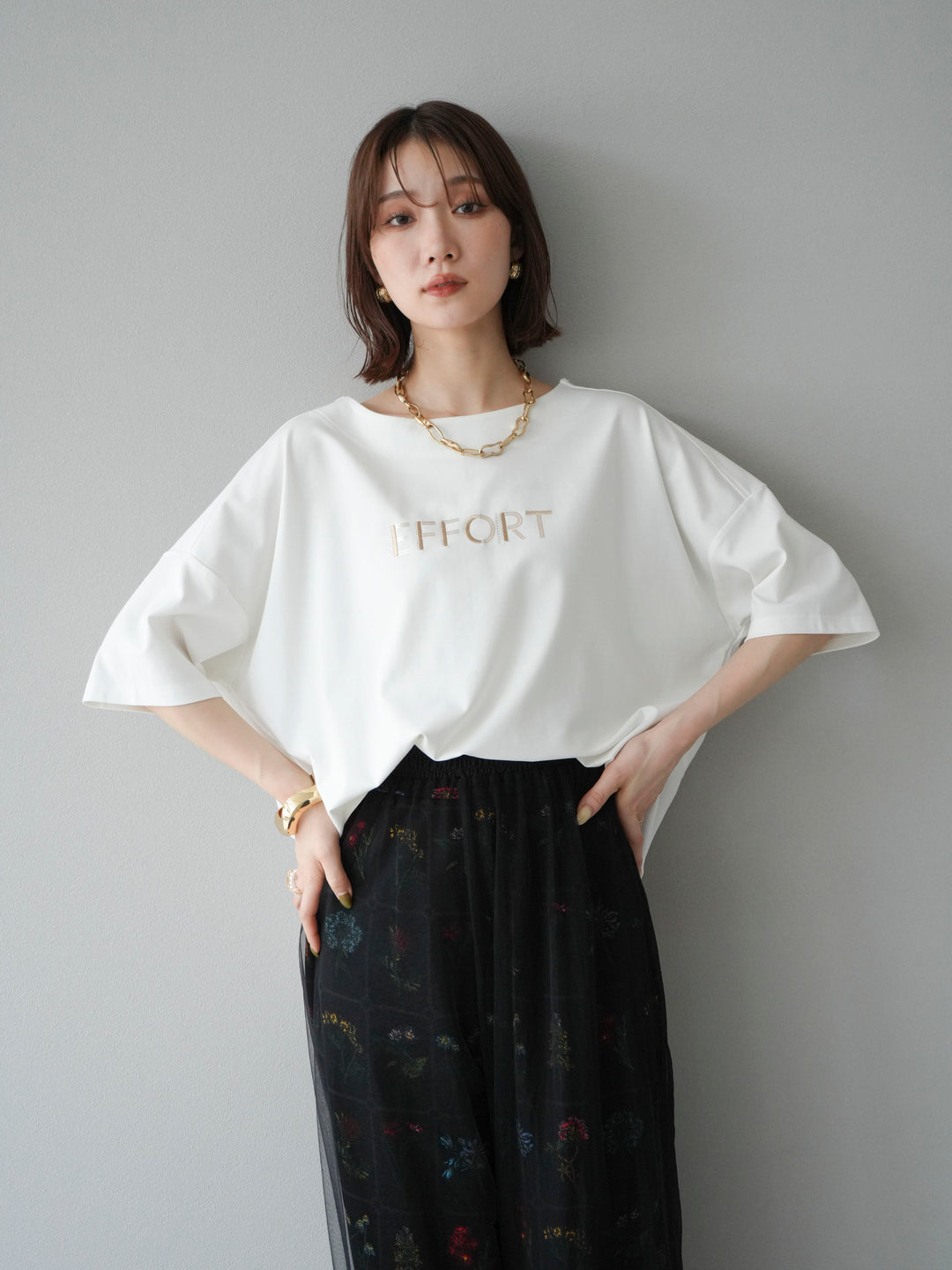 [予約]異素材メタリックロゴ刺繍×プリントTシャツ/オフ