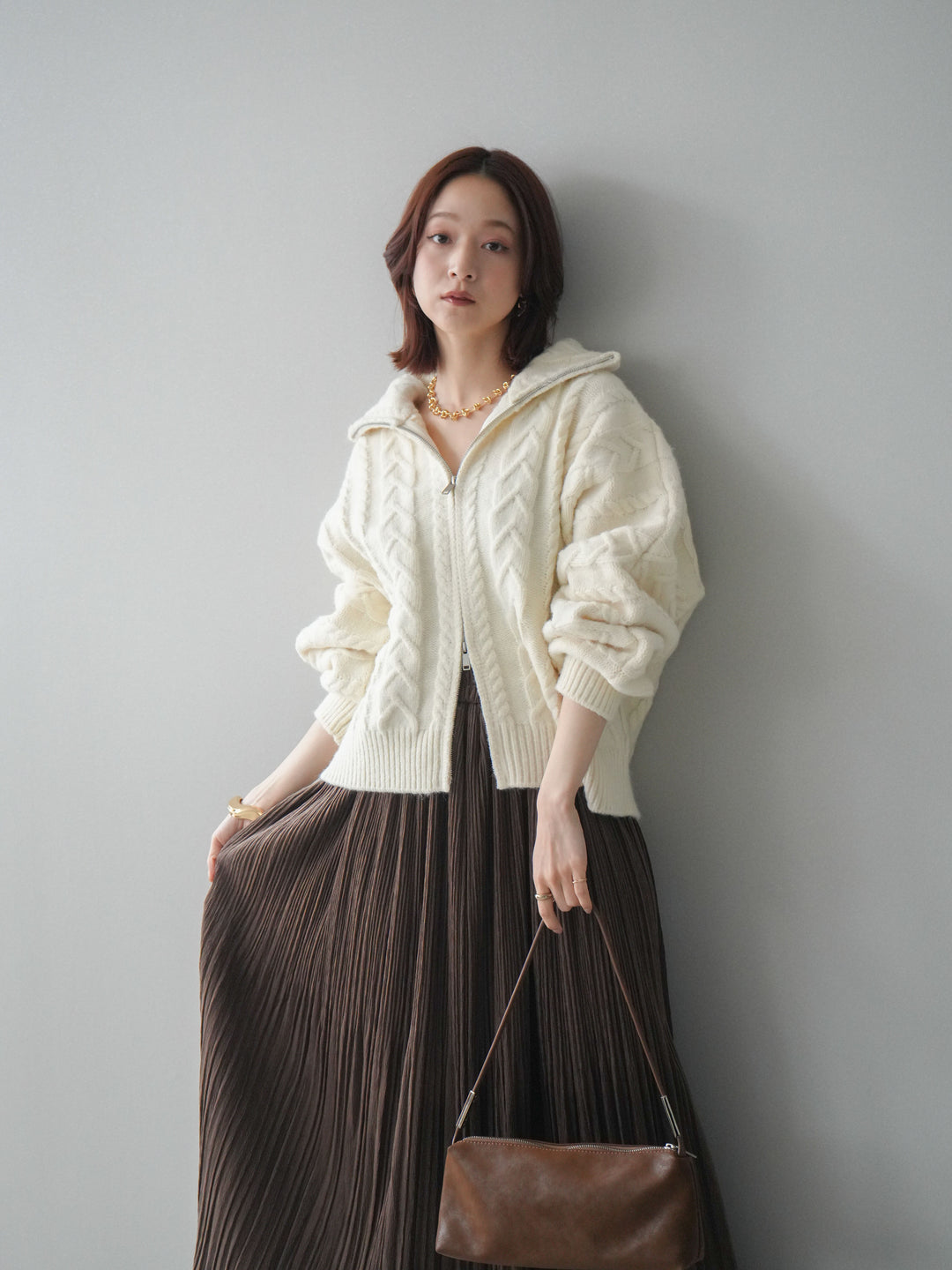 [SET]ケーブル編みハイネックZIPニットカーディガン+裾レーススウェードプリーツマキシスカート(2set)