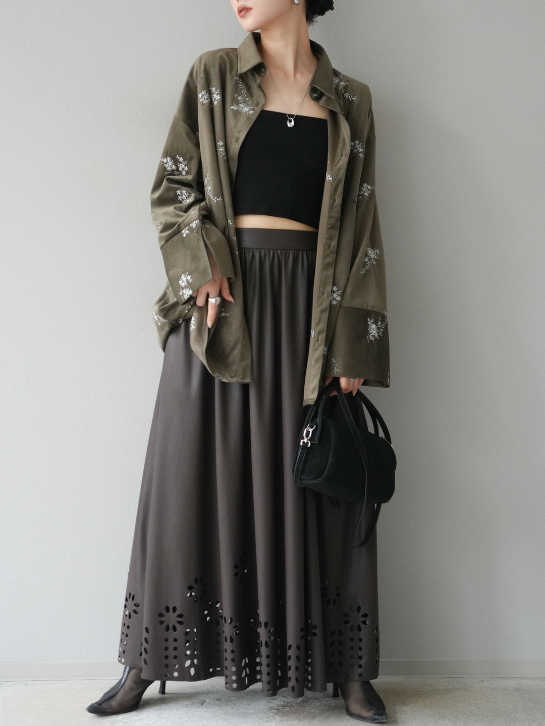 [予約]フラワーパンチングレザースカート/ブラウン