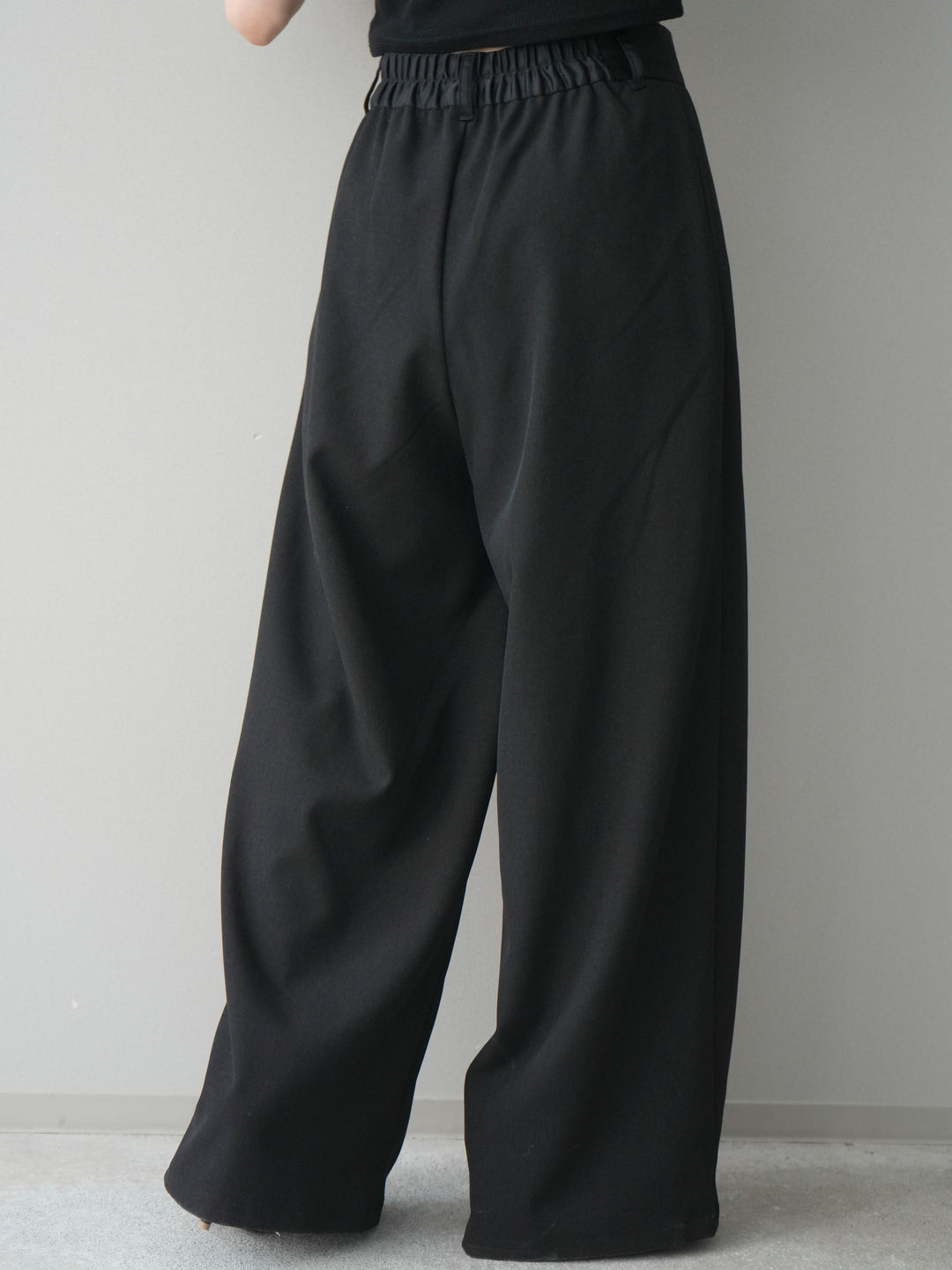 [予約]サテンベルトタックワイドパンツ/black