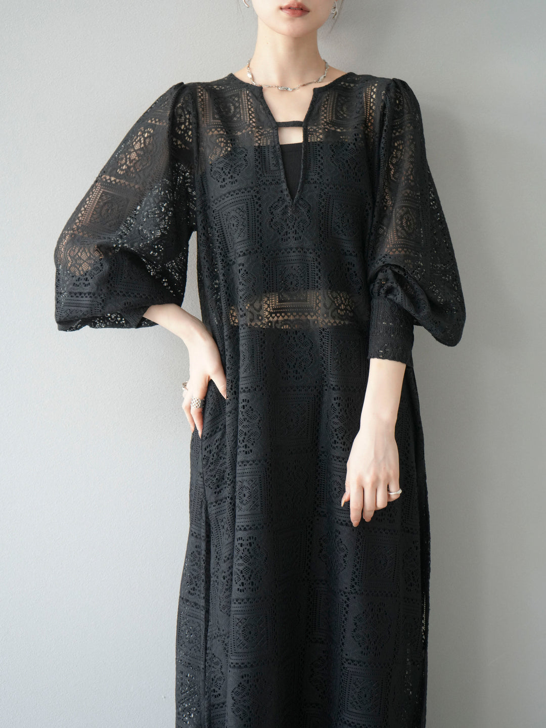 【套裝】塊蕾絲捲袖洋裝+塊蕾絲寬褲（2套）