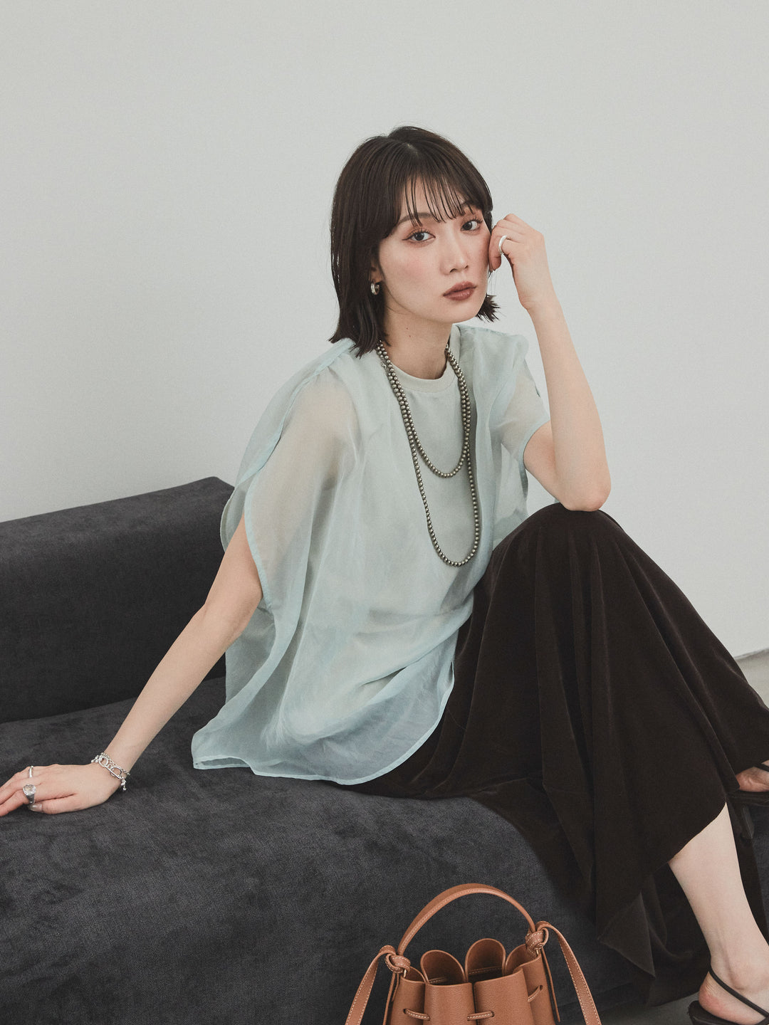 [SET] 緊湊光滑透視層疊上衣 + 天鵝絨低腰裙 (2set)