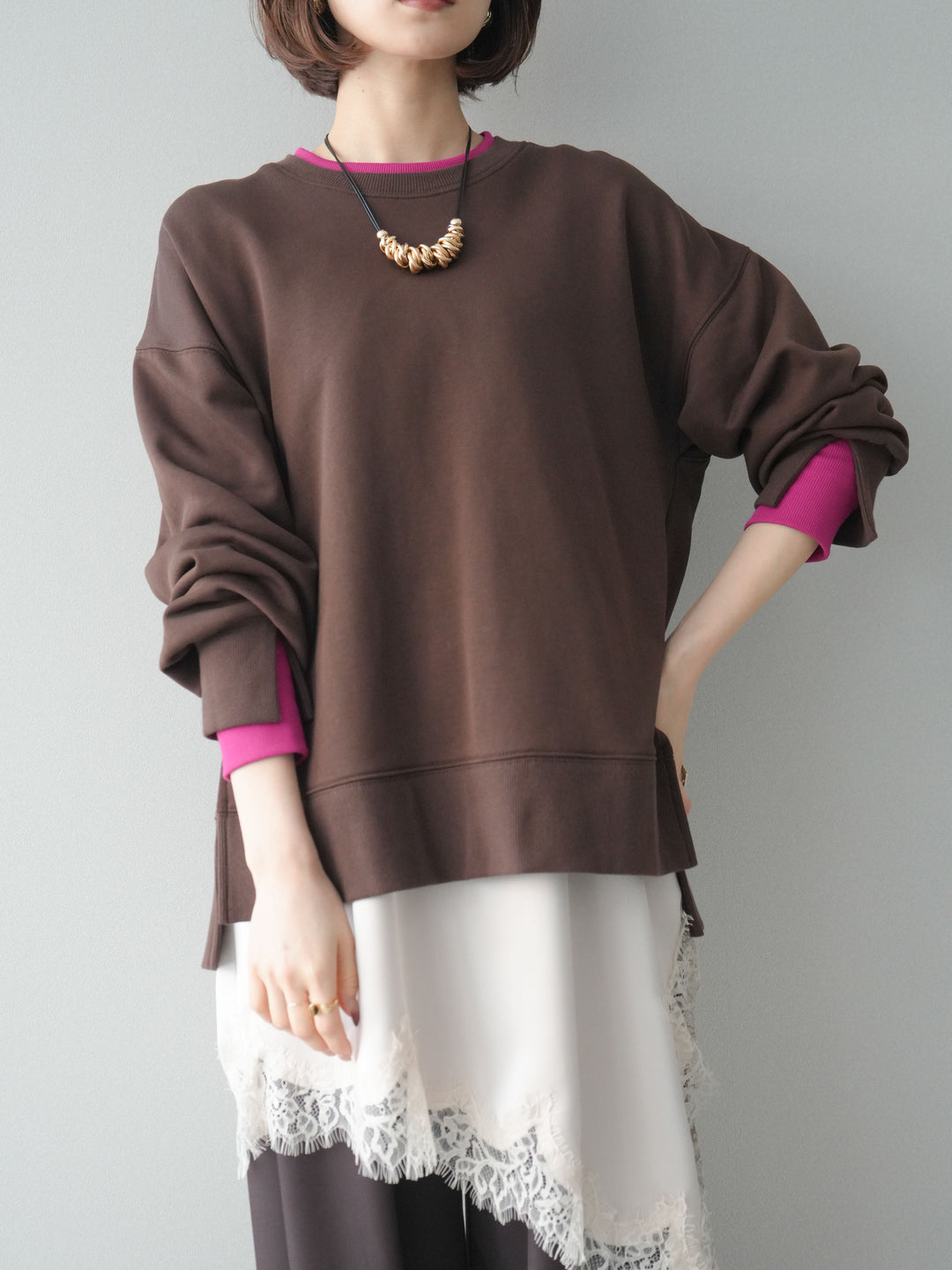 [SET]配色レイヤードデザインスエットプルオーバー+アシンメトリーサテンレースキャミソール(2set)