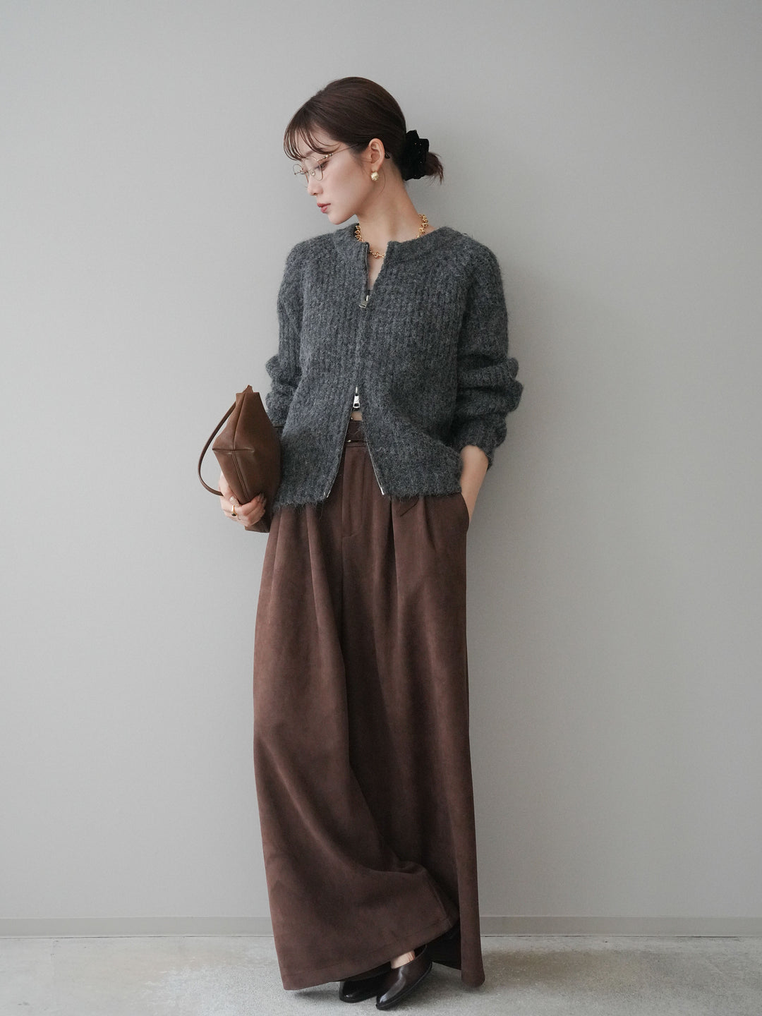 [予約]モチーフベルト付スエードタックワイドパンツ/brown