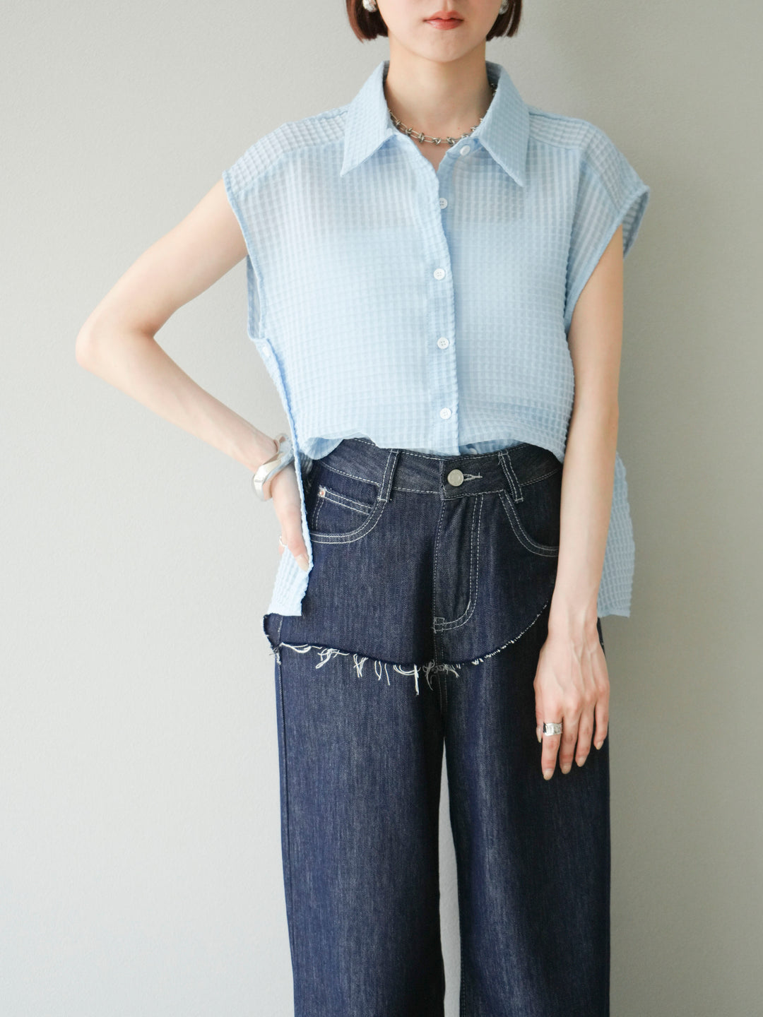 [SET] 透視格紋無袖襯衫 + 臀部設計牛仔褲（2 套）