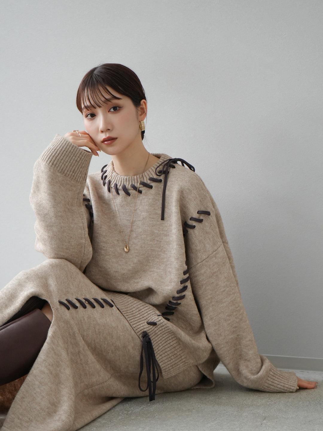 [Pre-order] Hand-stitched color-coordinated over-knit pullover/beige