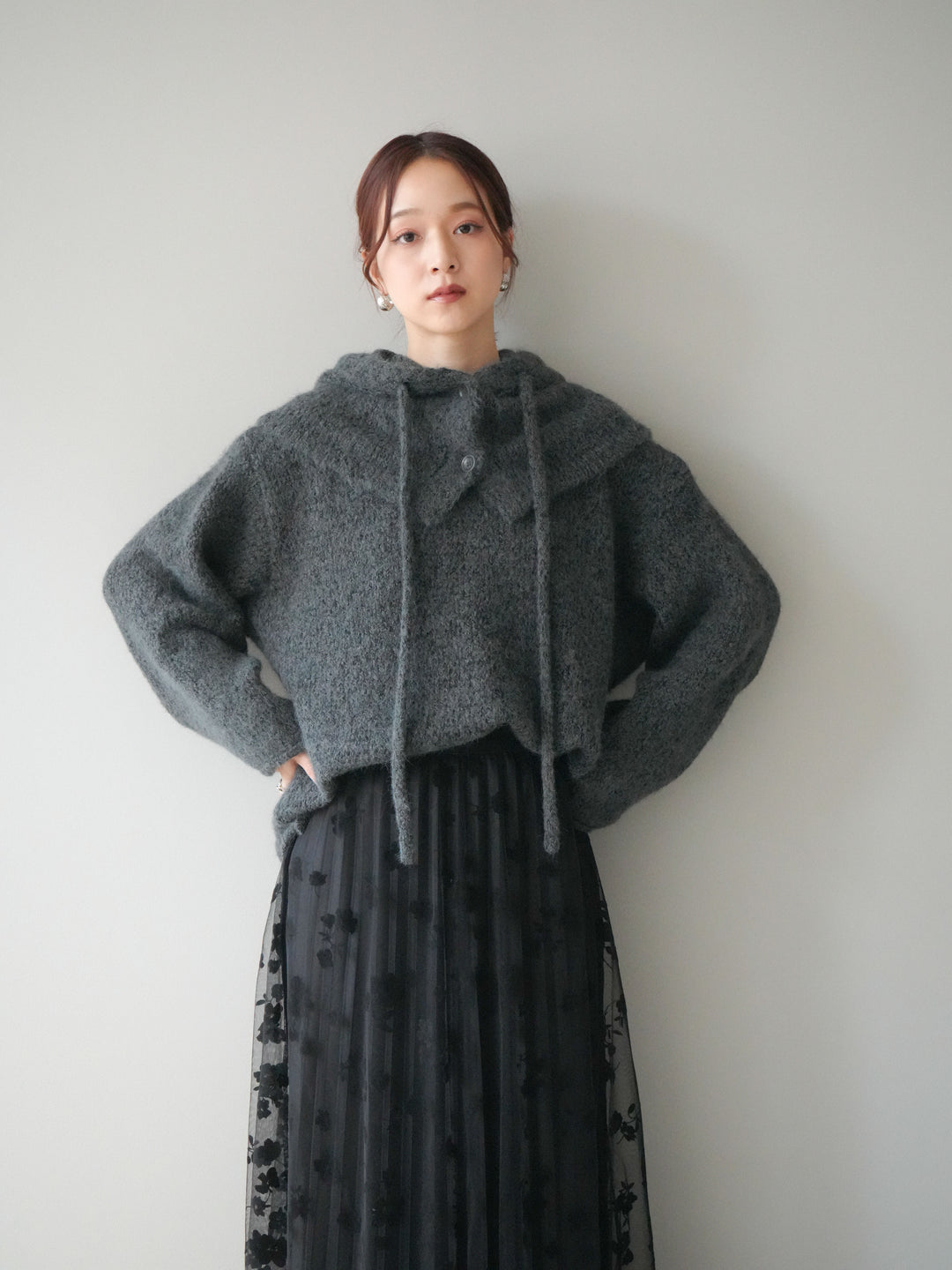 [SET]バラクラバSETニットプルオーバー+フラワーフロッキーチュールプリーツスカート(2set)