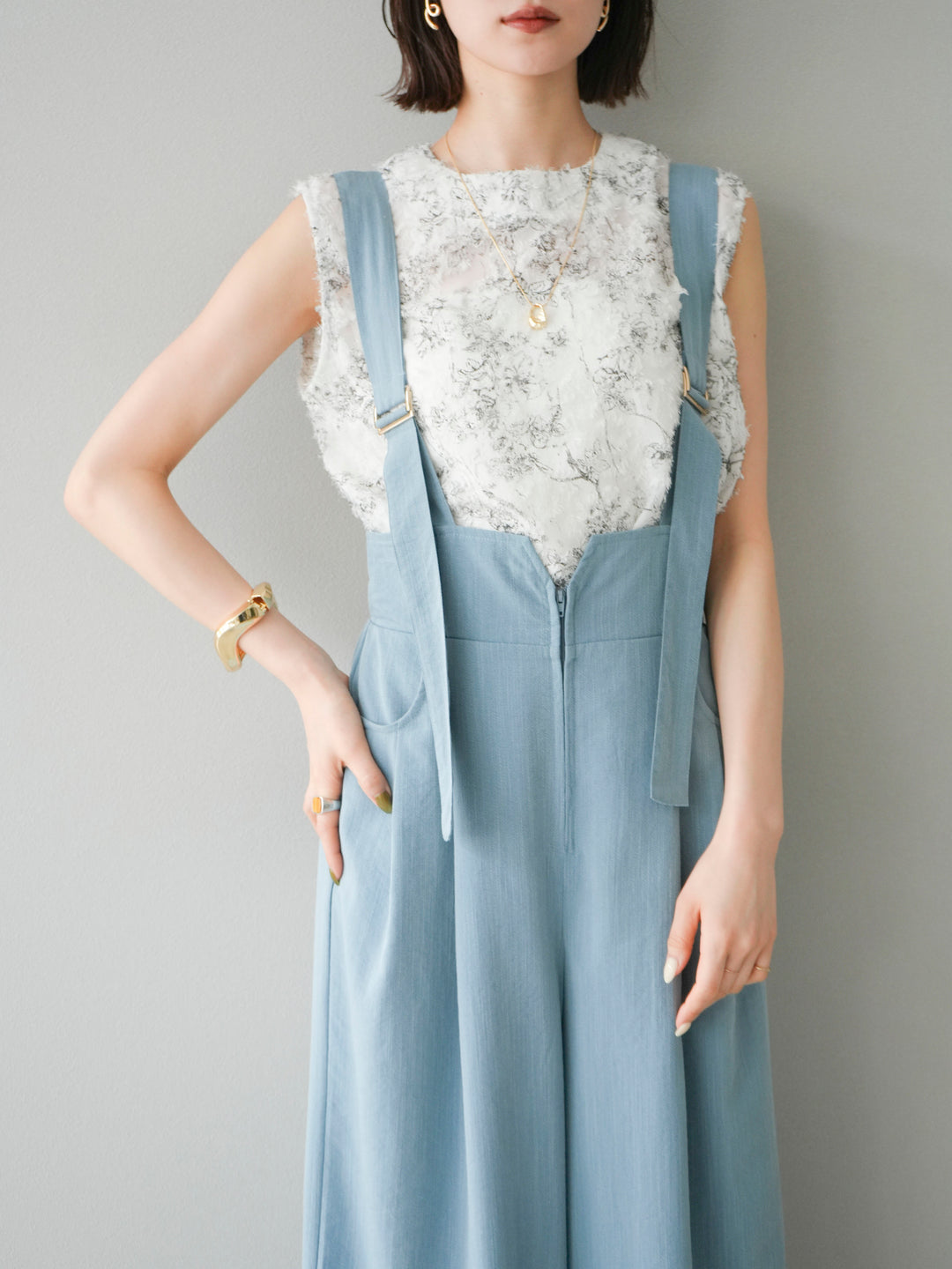 [SET]ストリングデザインハイウエストサロペット+ニュアンスフリンジジャガードノースリーブブラウス(2set)