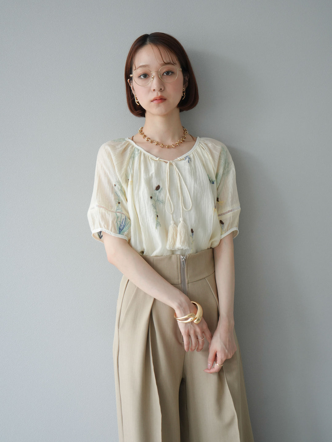 【預購】花朵刺繡半身襯衫/象牙白