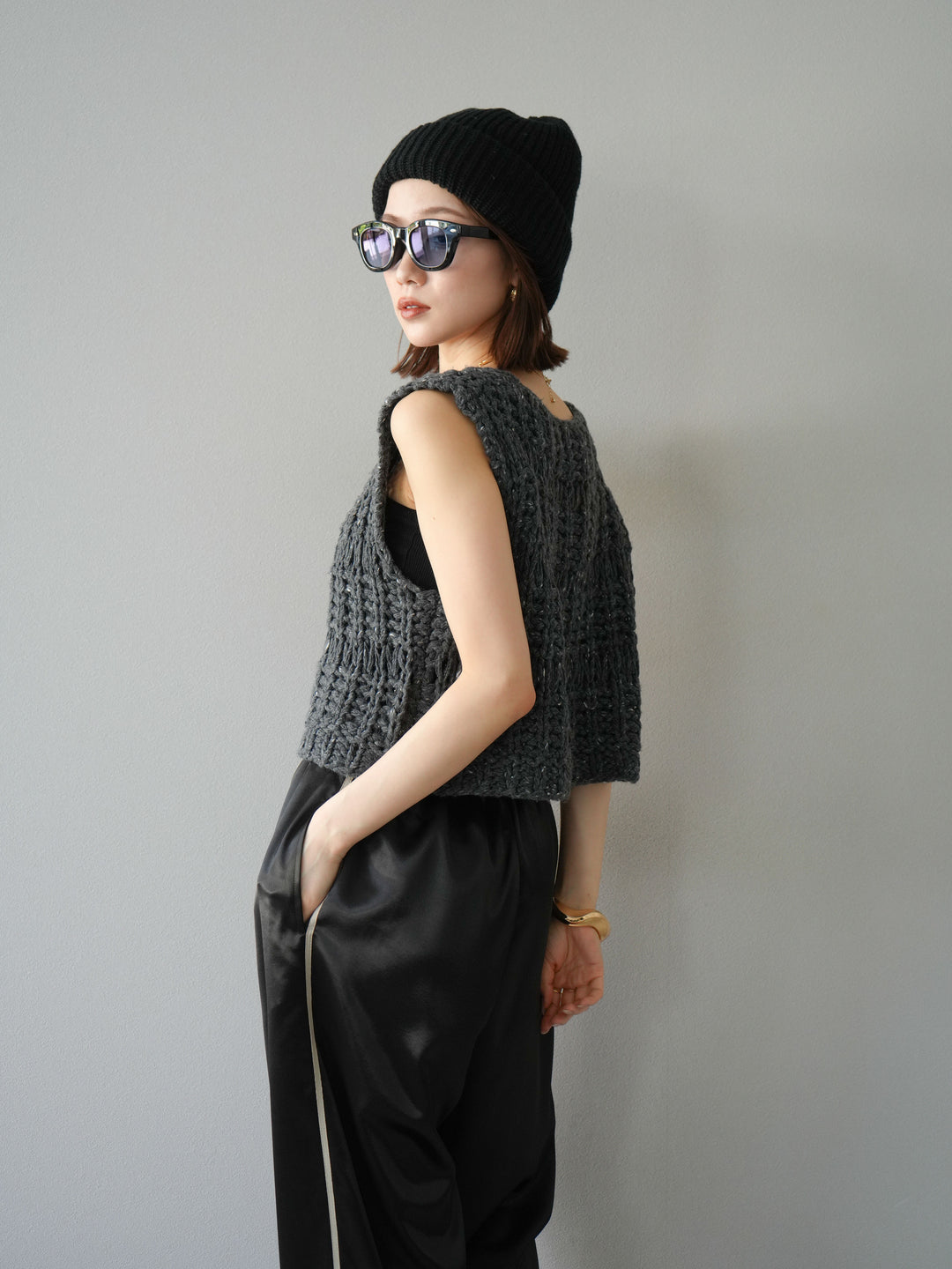 [予約]ミックスヤーンデザイン編みニットベスト/チャコール