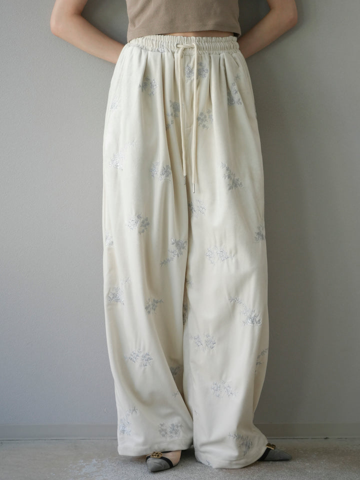 [予約]ベロアフラワーエンブロイダリーイージーパンツ/エクリュ