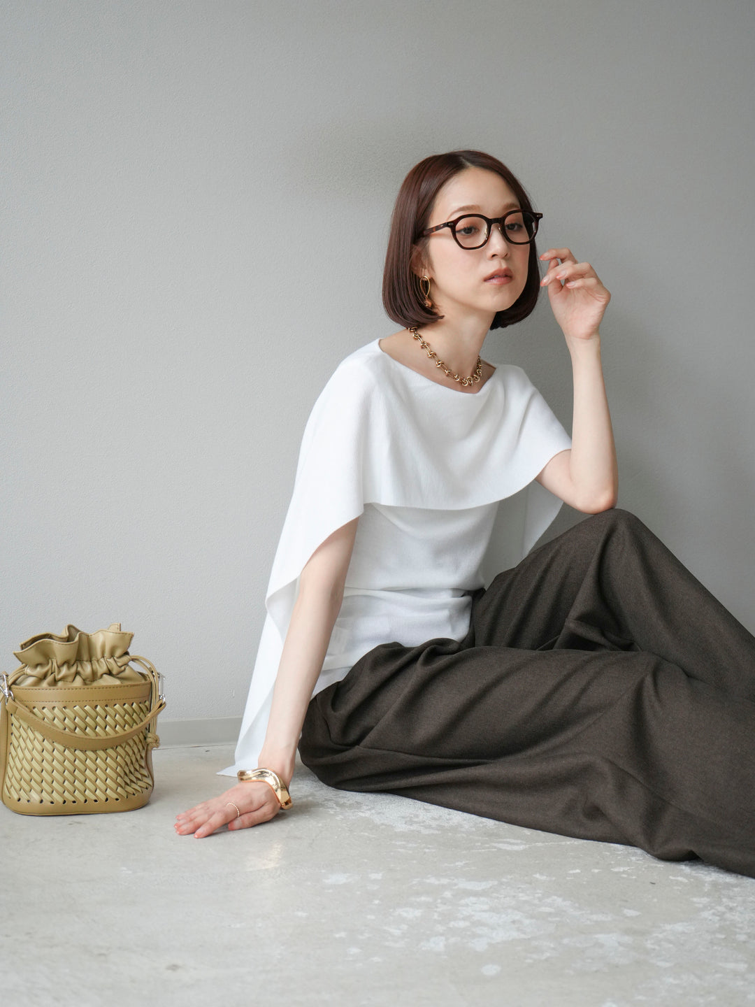 [予約]マントデザインスリットドルマンニット/アイボリー