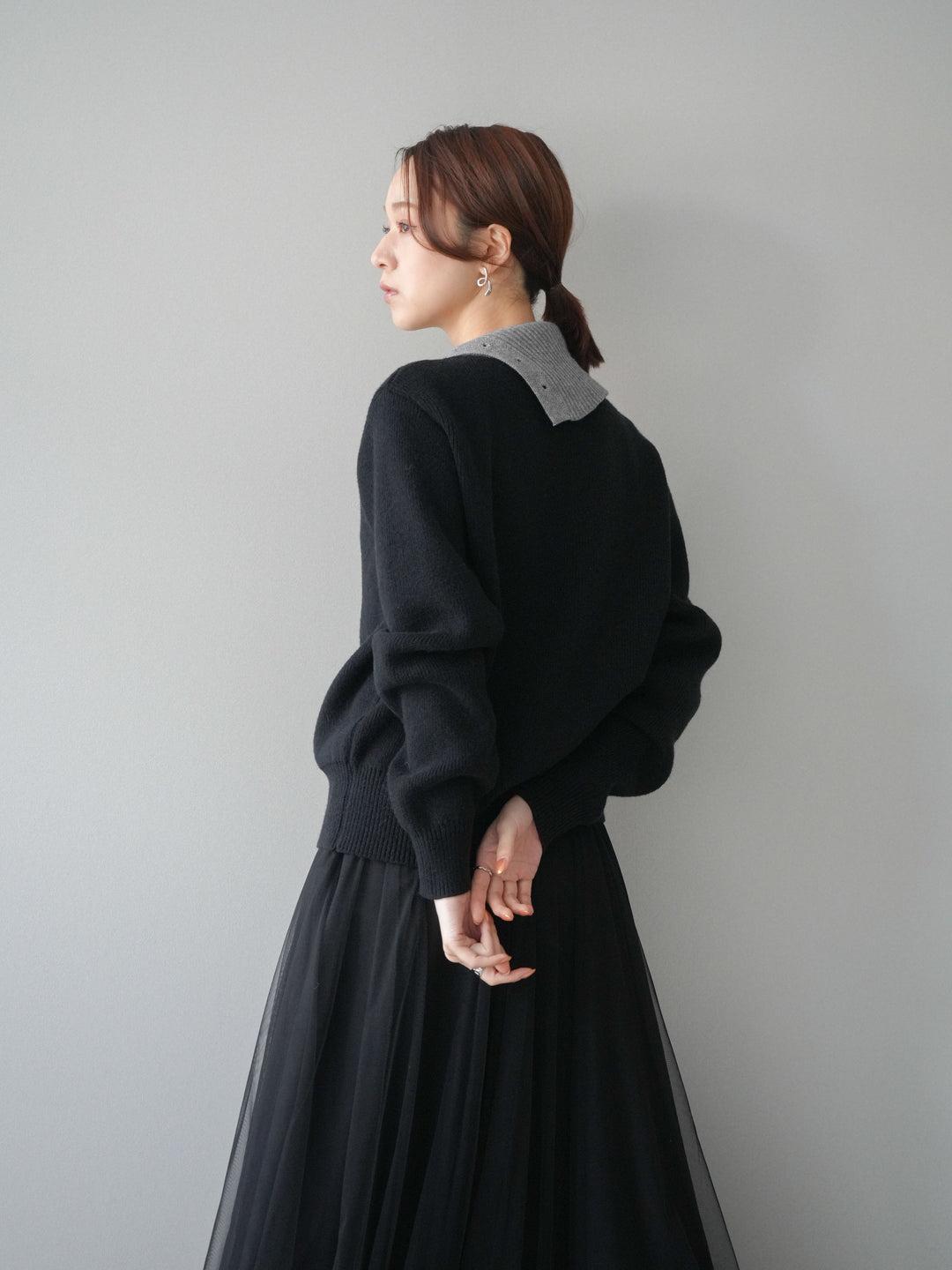 [予約]デザインネックバイカラーニットプルオーバー/black