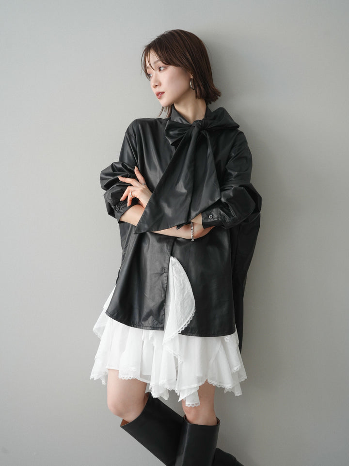 [予約]フェイクレザーボウタイブラウス/black