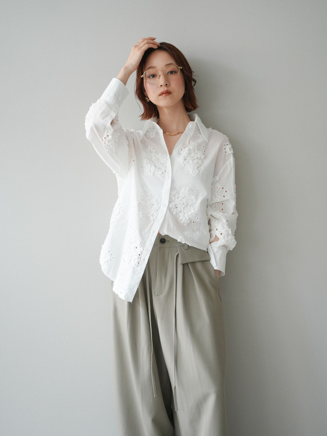 [SET]バックリボンフラワーエンブロイダリーシャツ+選べるアクセセット(2set)