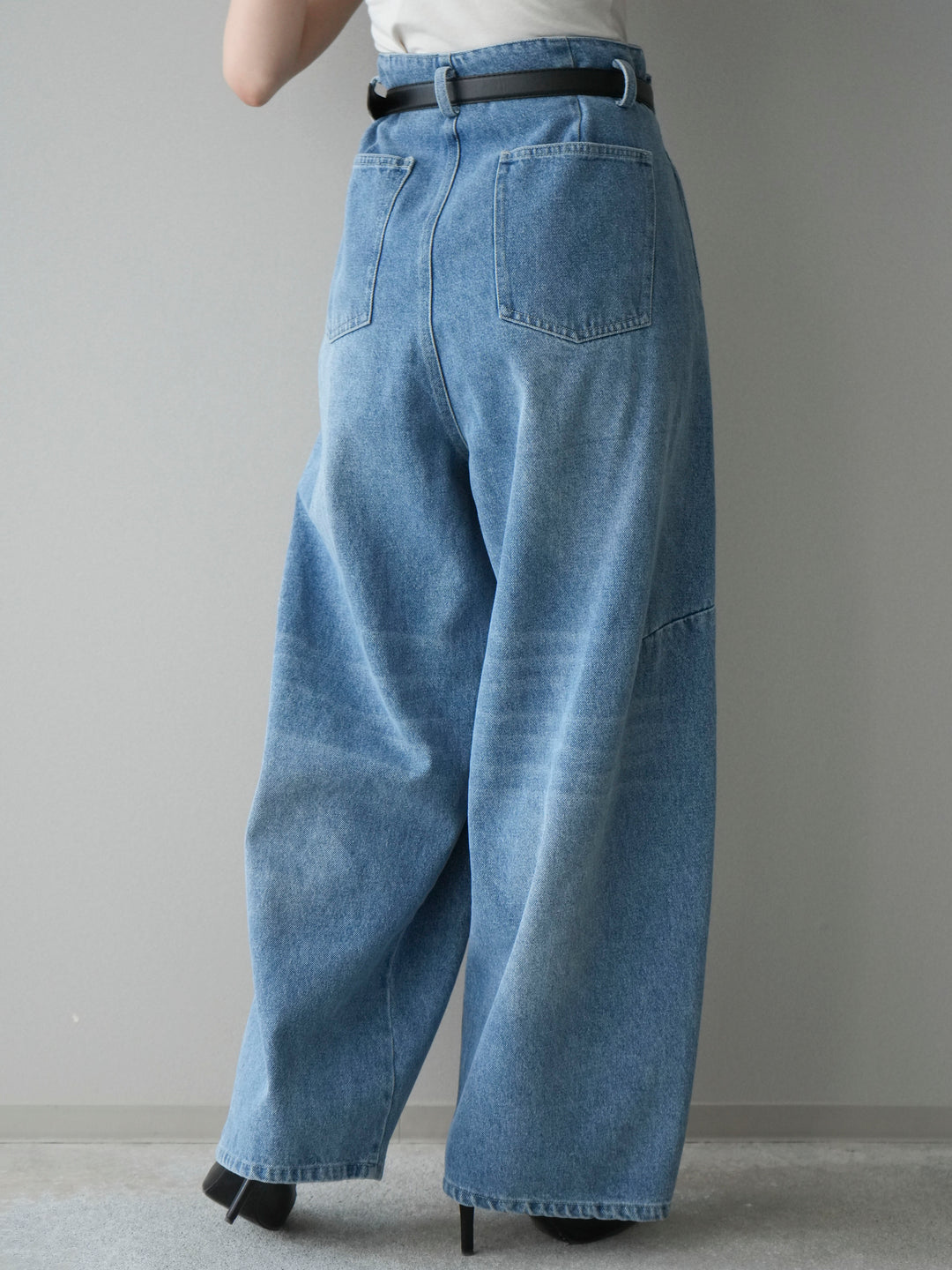 [予約]ハイウエストベルトループデザインデニムパンツ/blue