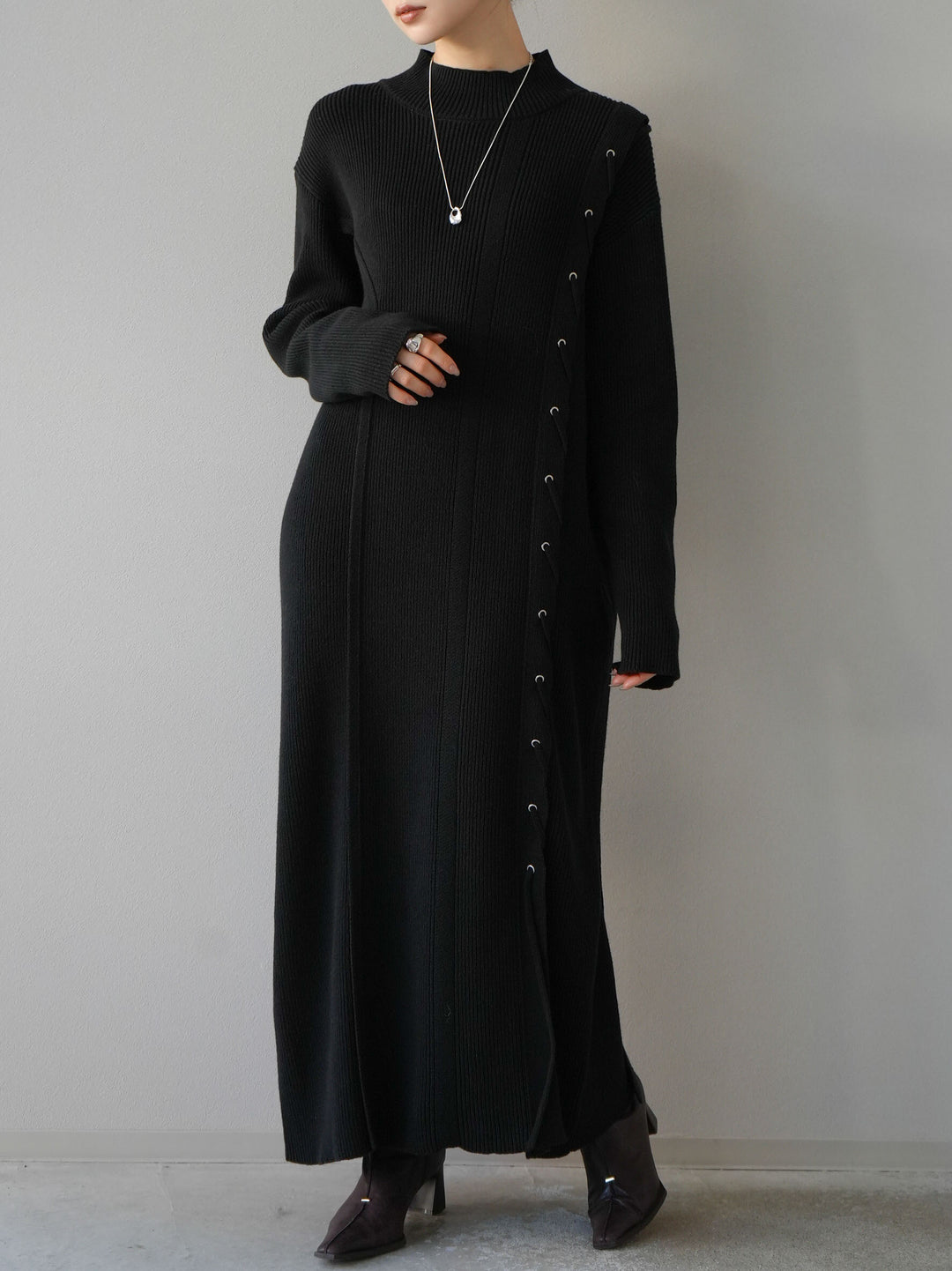 [SET] 不對稱繫帶高領針織連身裙 + 可選飾品套裝 (2套)