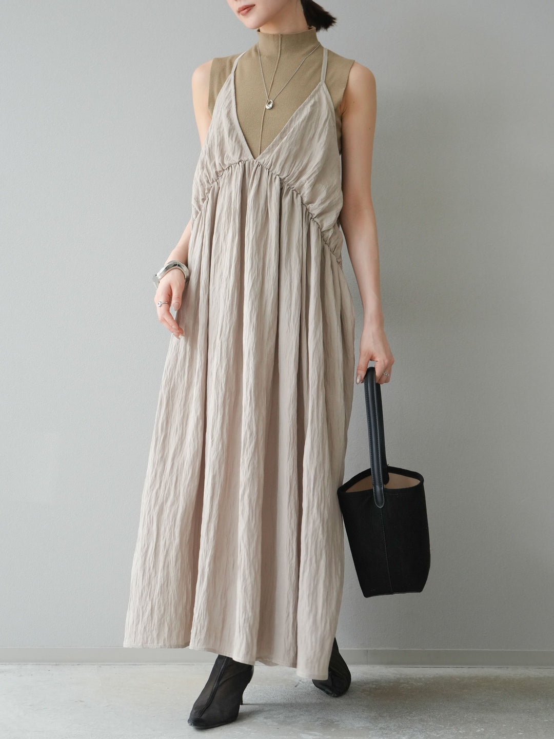 [予約]シボ加工シャイニーキャミワンピース/ベージュ