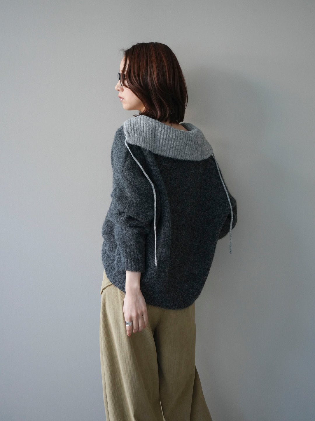 [予約]バイカラージップニットプルオーバー/charcoal