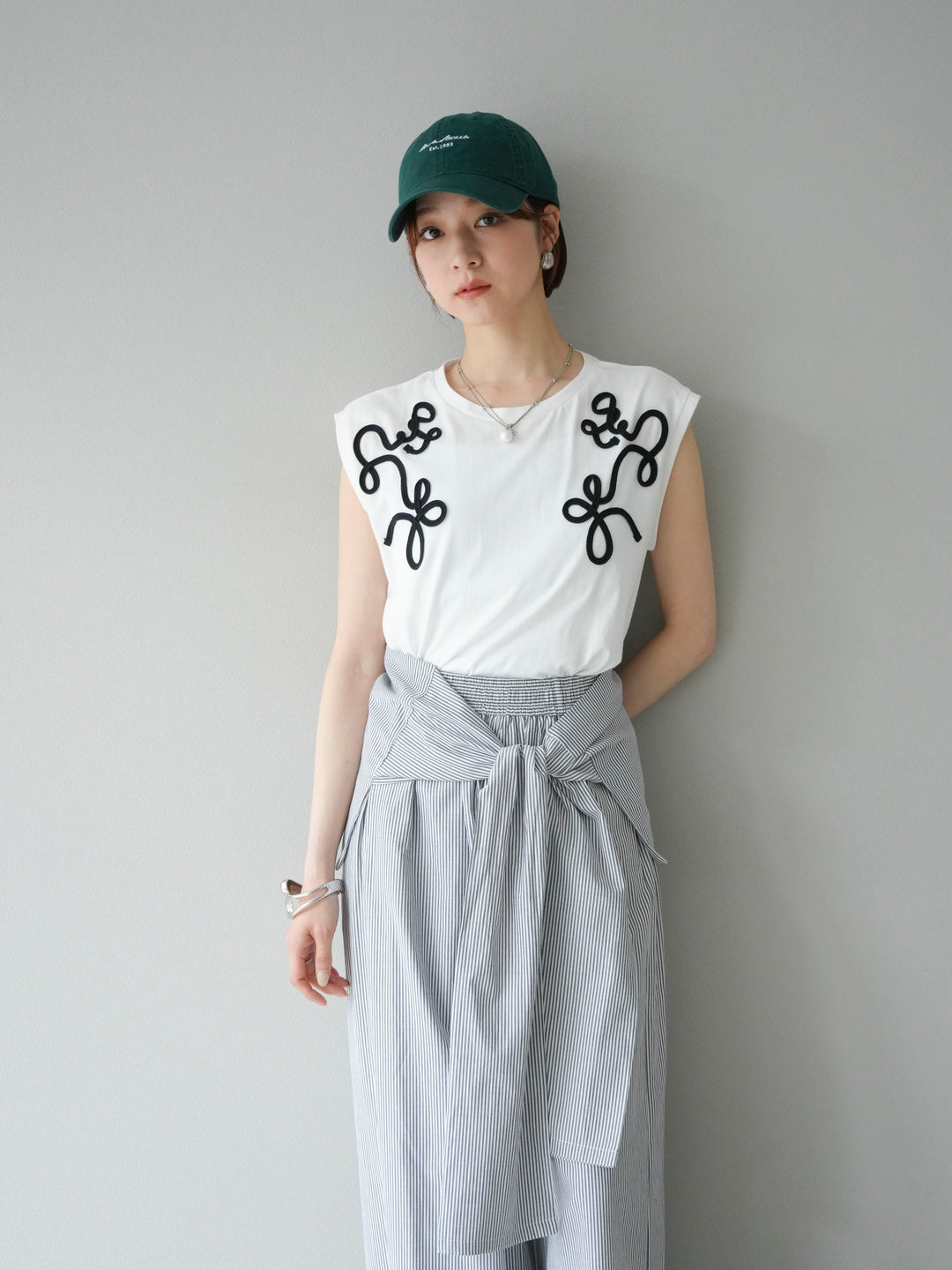 [SET]コード刺繍フレンチスリーブTシャツ+ウエスト巻きストライプイージーパンツ(2set)