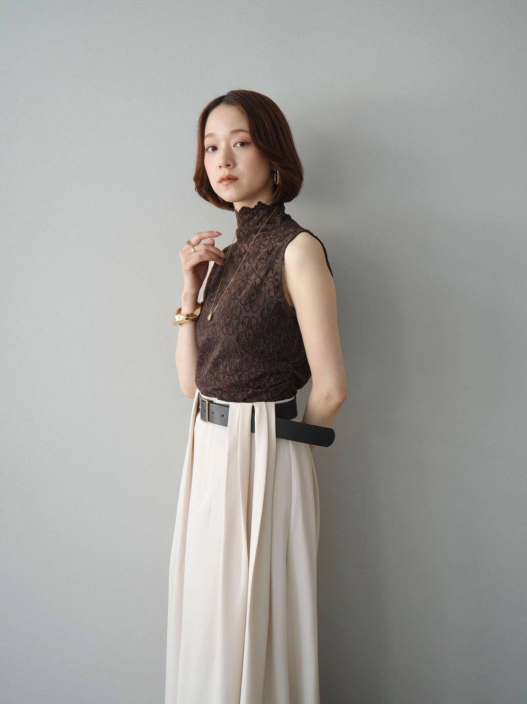 [予約]ノースリーブプチネックフラワージャガードトップス/brown