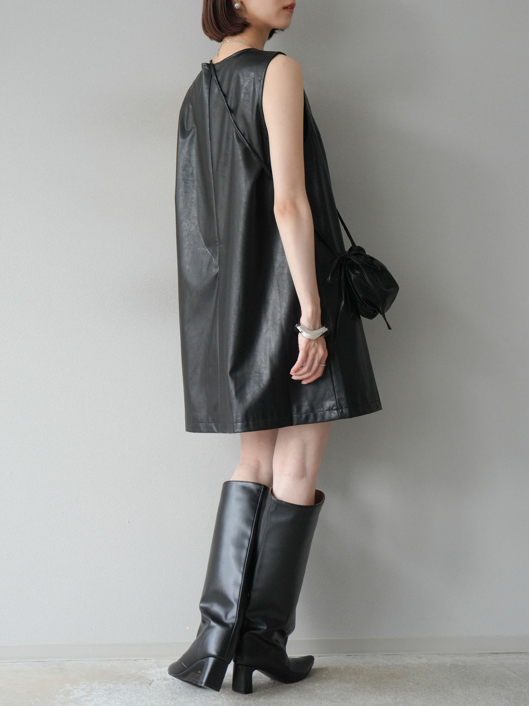 [予約]ショルダーポーチ付レザーミニワンピース/ブラック