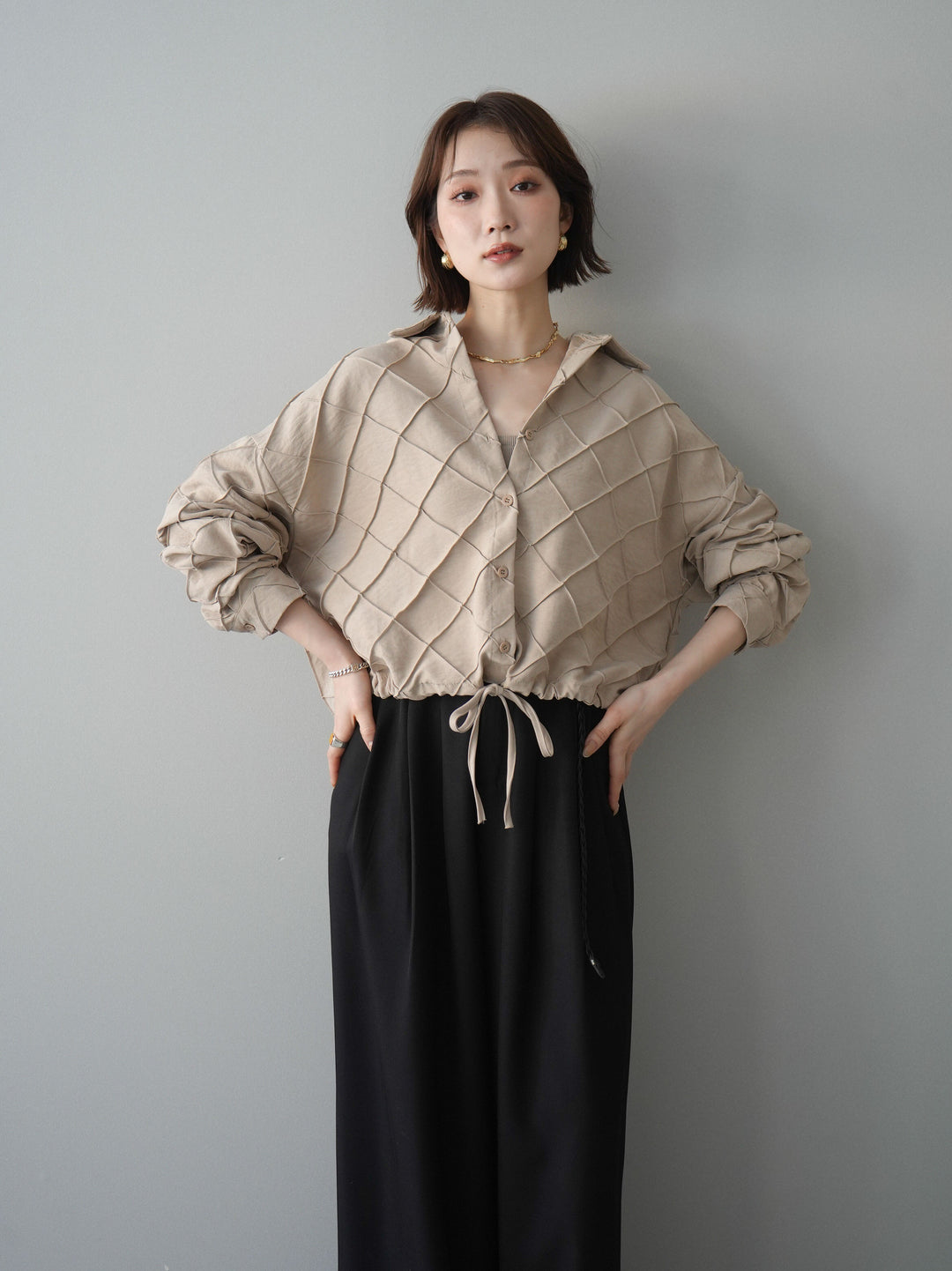 [SET]パイピングクロスデザインブラウス+編み込みベルト付タックワイドパンツ(2set)