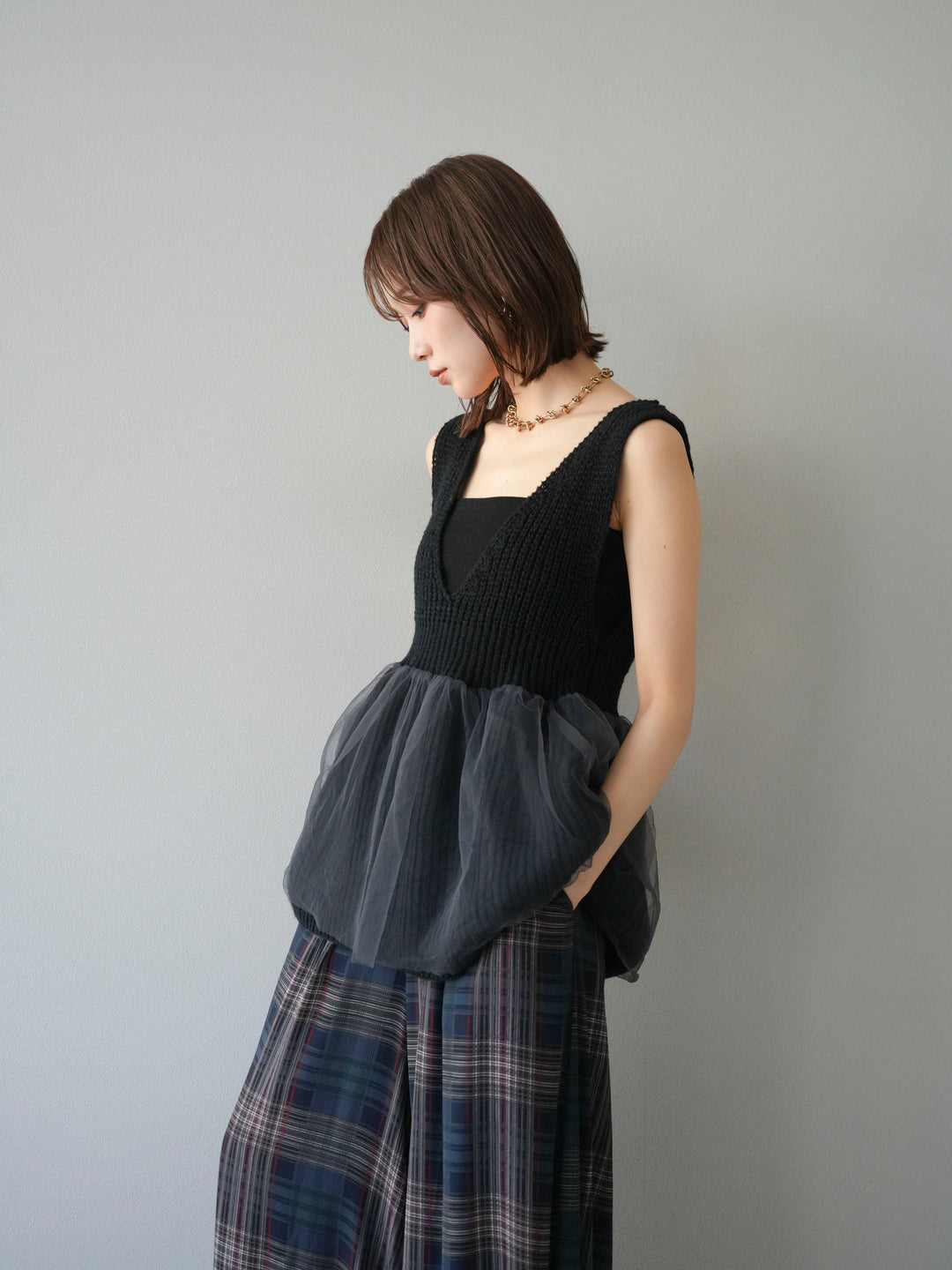 [予約]チュールレイヤードペプラムニットベスト/ブラック