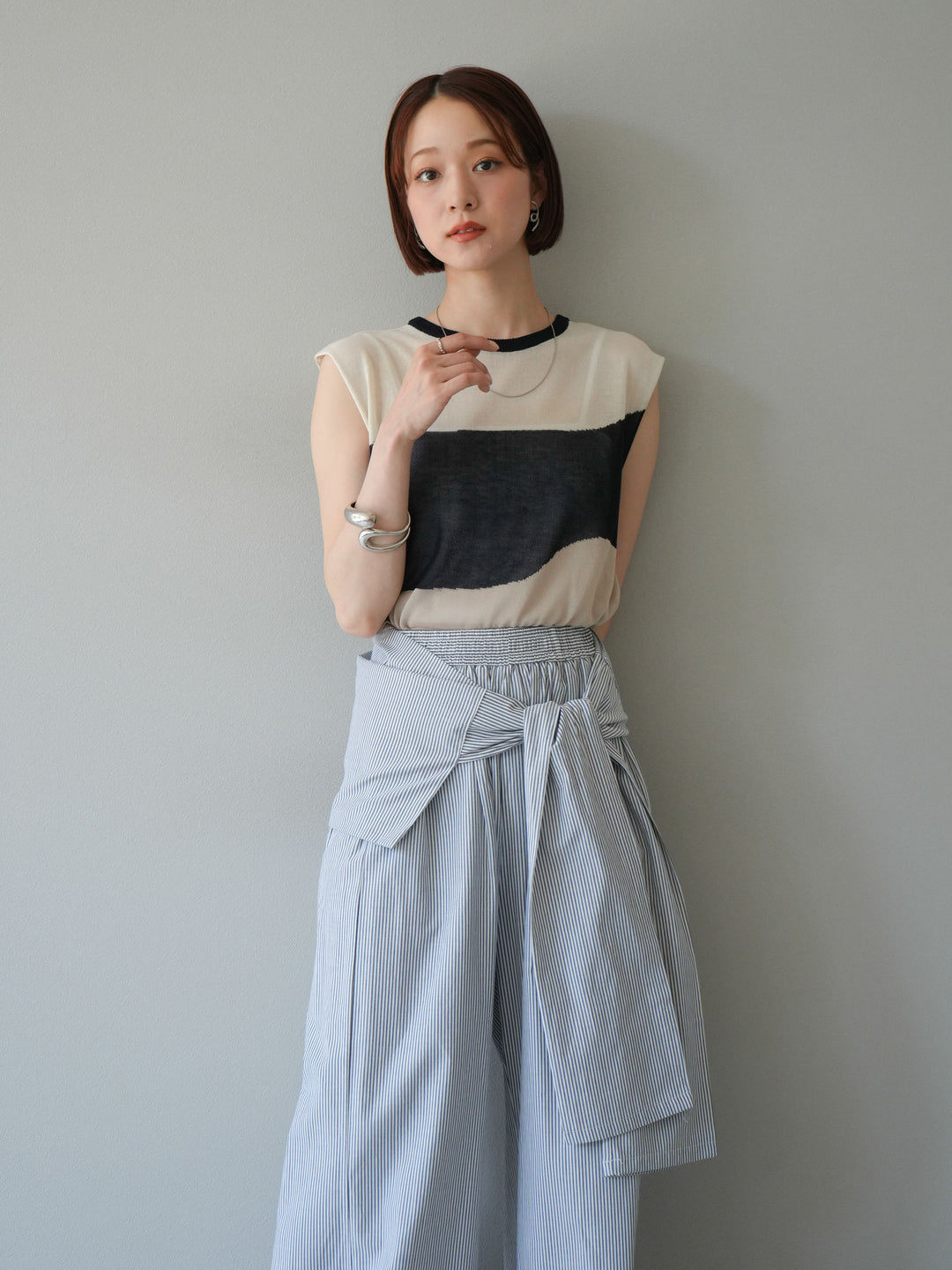 [SET] 雙色透視針織無袖上衣 + 條紋束腰休閒褲 (2set)