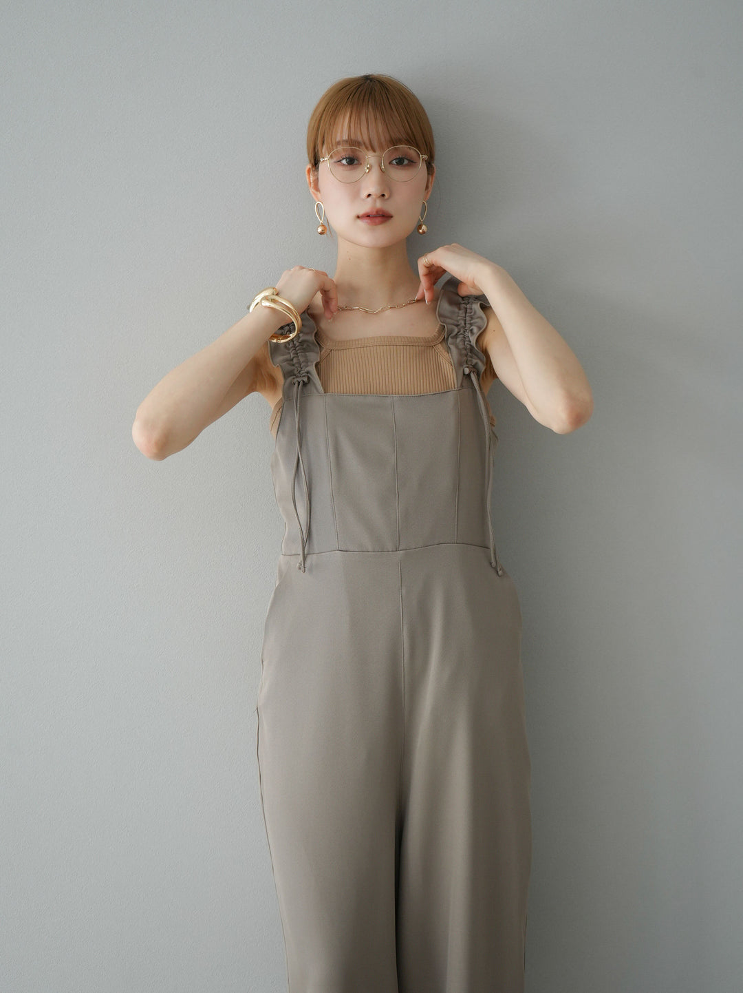 [預訂] 繫帶荷葉邊連身衣/灰褐色