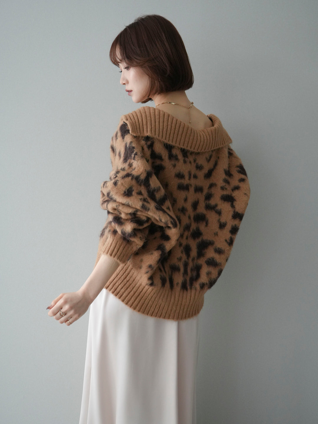 [予約]スタンドネックレオパード柄ニットカーディガン/beige