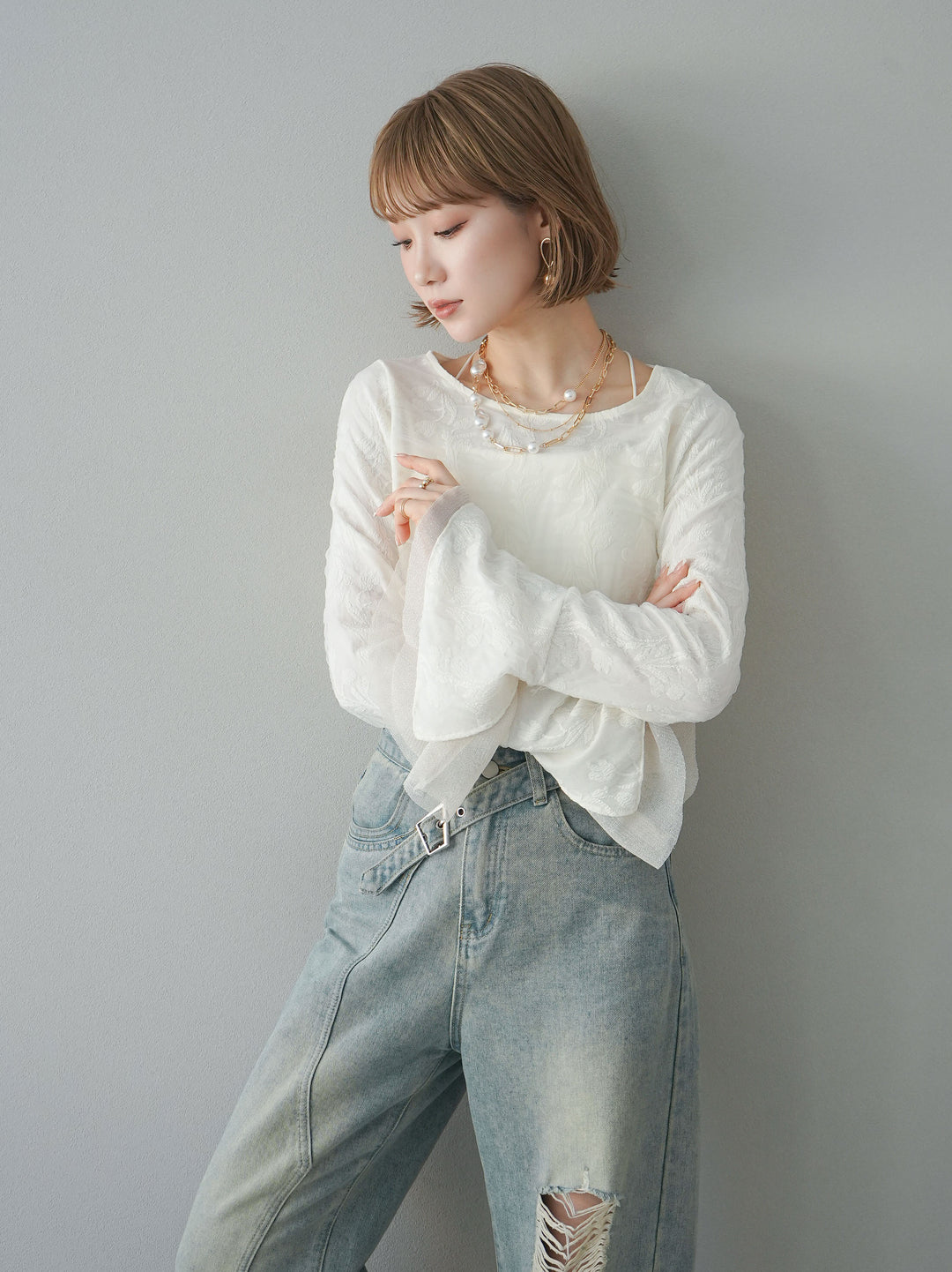【預購】雙層紗布袖喇叭疊層提花上衣/象牙白