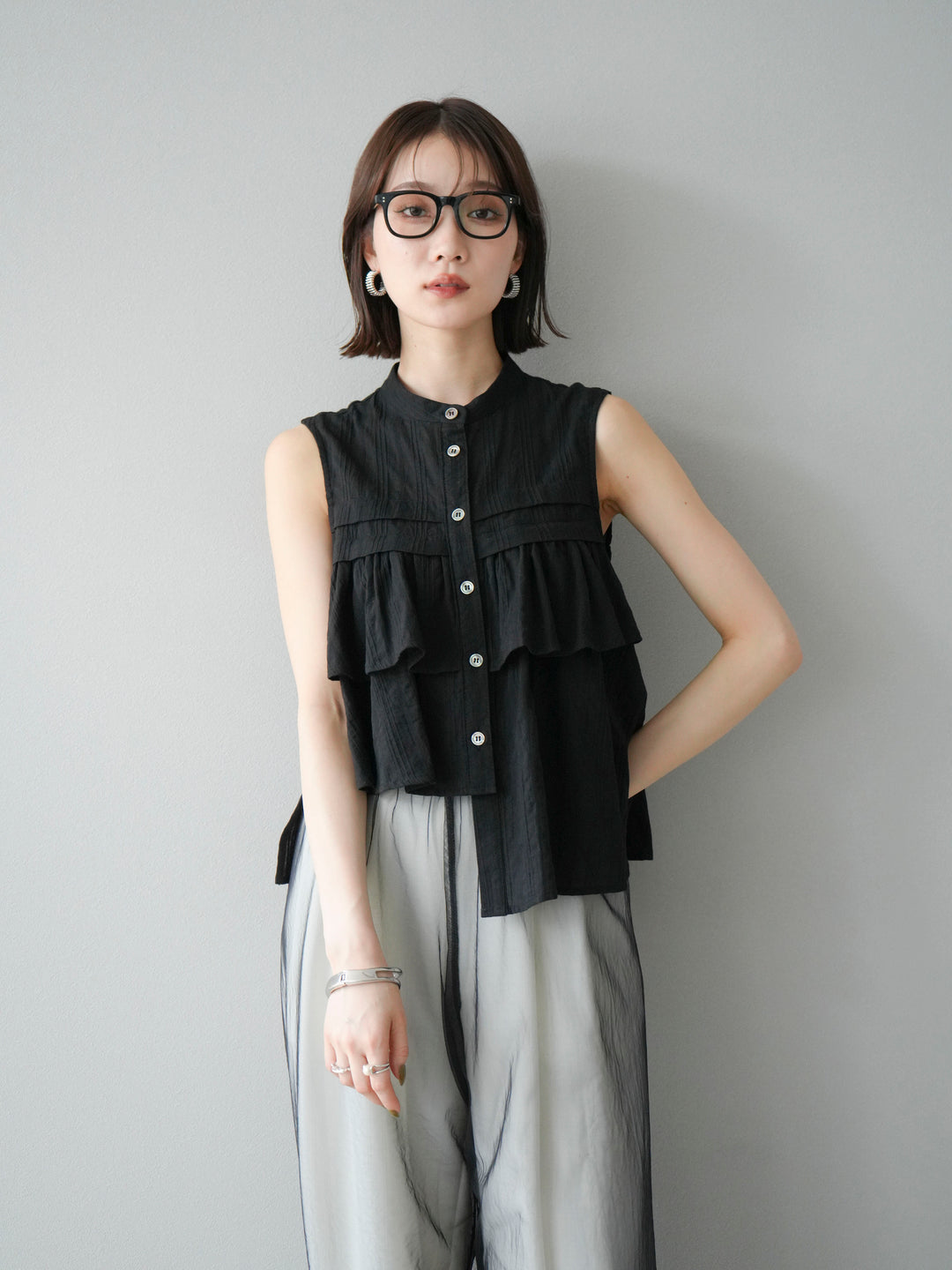 [SET]ドビーストライプアシンメトリーフリルノースリブラウス+コード刺繍チュールレイヤードパンツ+リネンライクイージーワイドパンツ(3set)