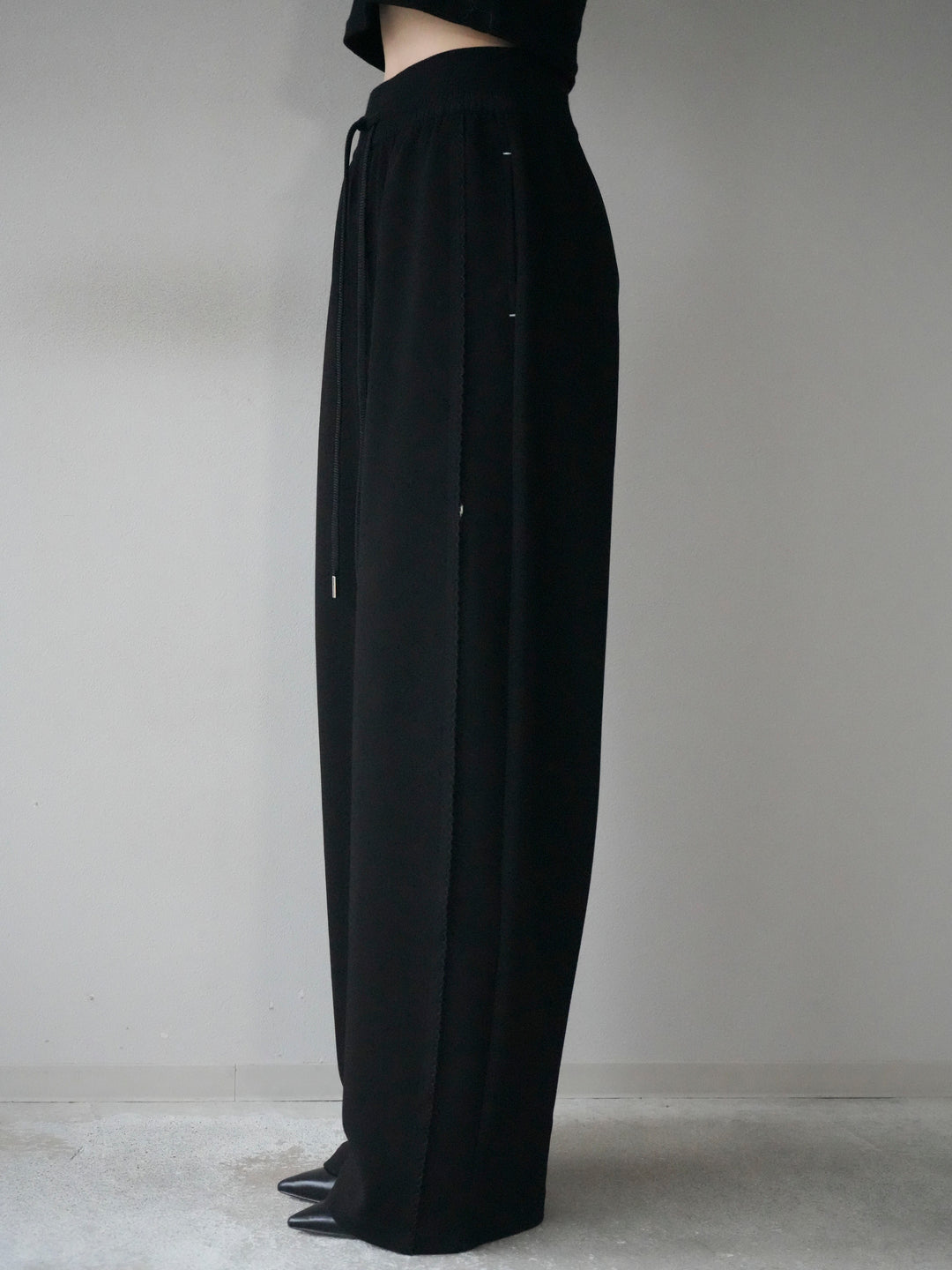 [予約]ステッチデザインウエストリブニットスエットパンツ/black