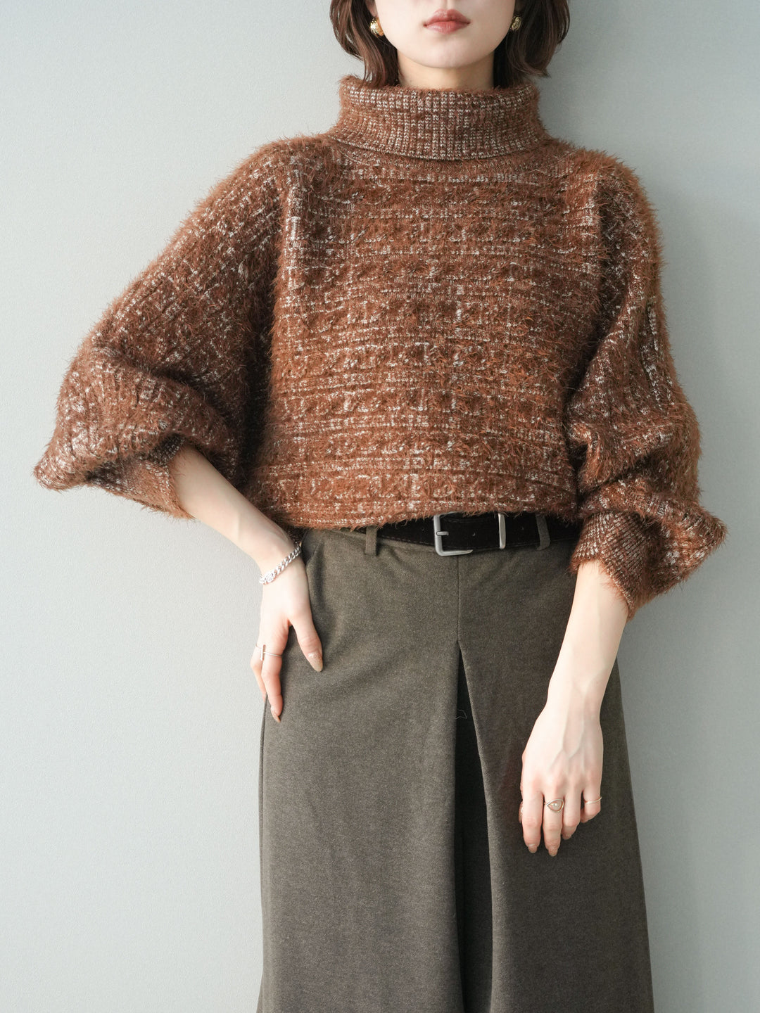 [予約]オフタートルケーブル編みニットプルオーバー/brown