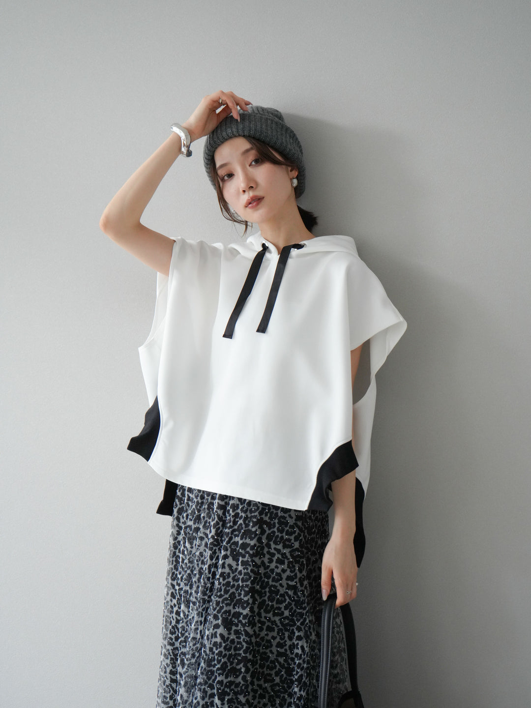 [予約]アシンメトリードルマンバックZIPフーディー/オフホワイト