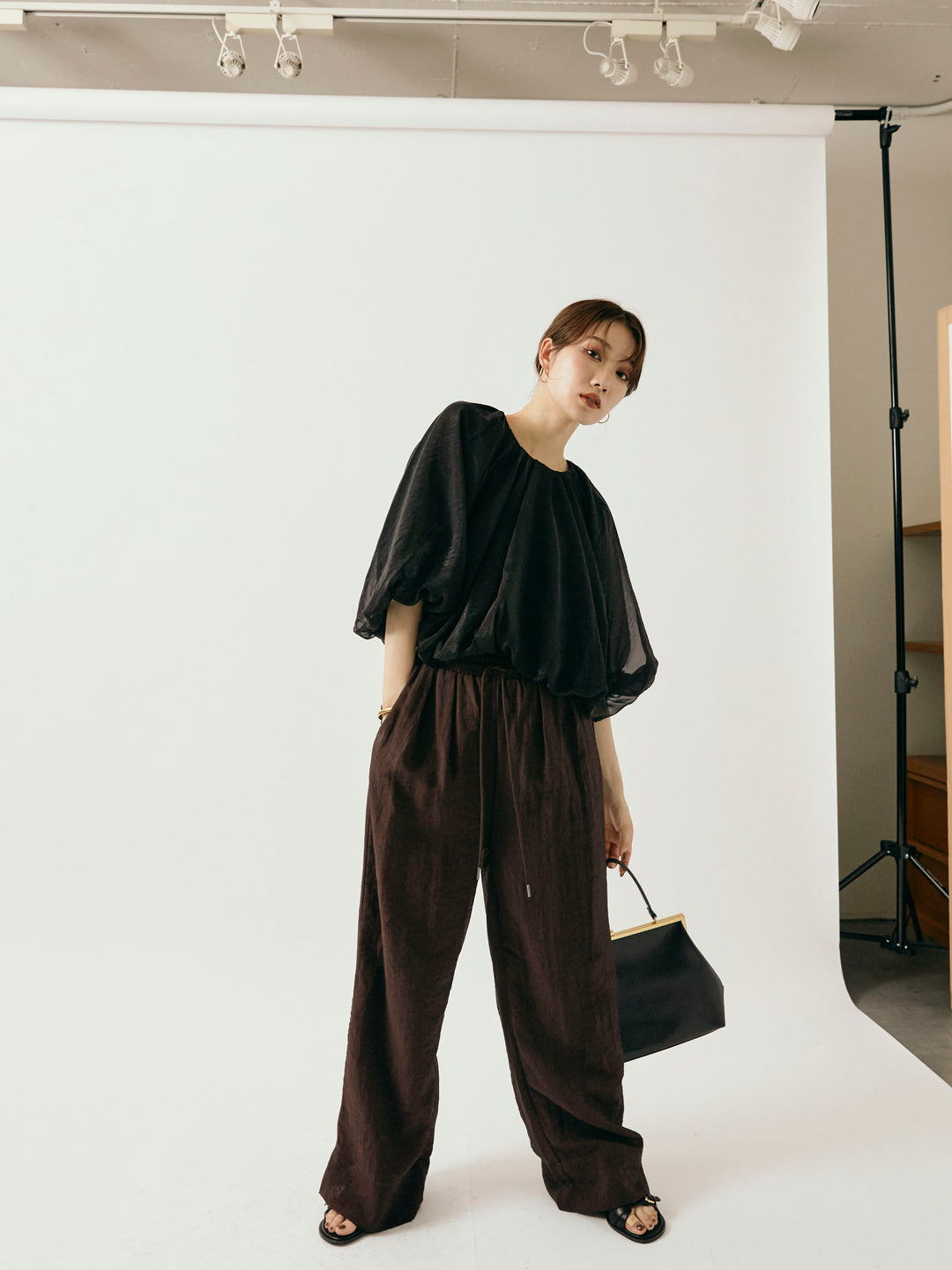 【Allure】[SET]オーガンジーバルーンショートブラウス+シャイニースラブシアーワイドパンツ(2set)