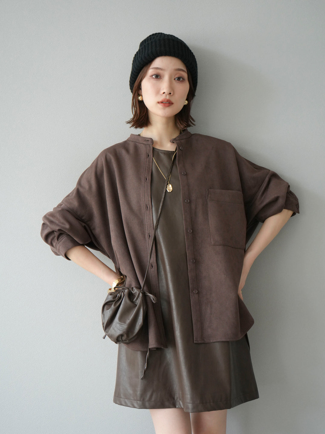 [SET] 麂皮立領外套襯衫 + 附單肩包皮革迷你連身裙（2 套）