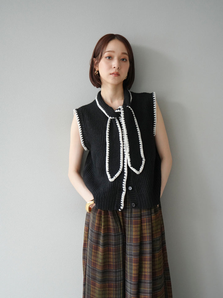 [予約]ステッチデザインボウタイニットベスト/ブラック