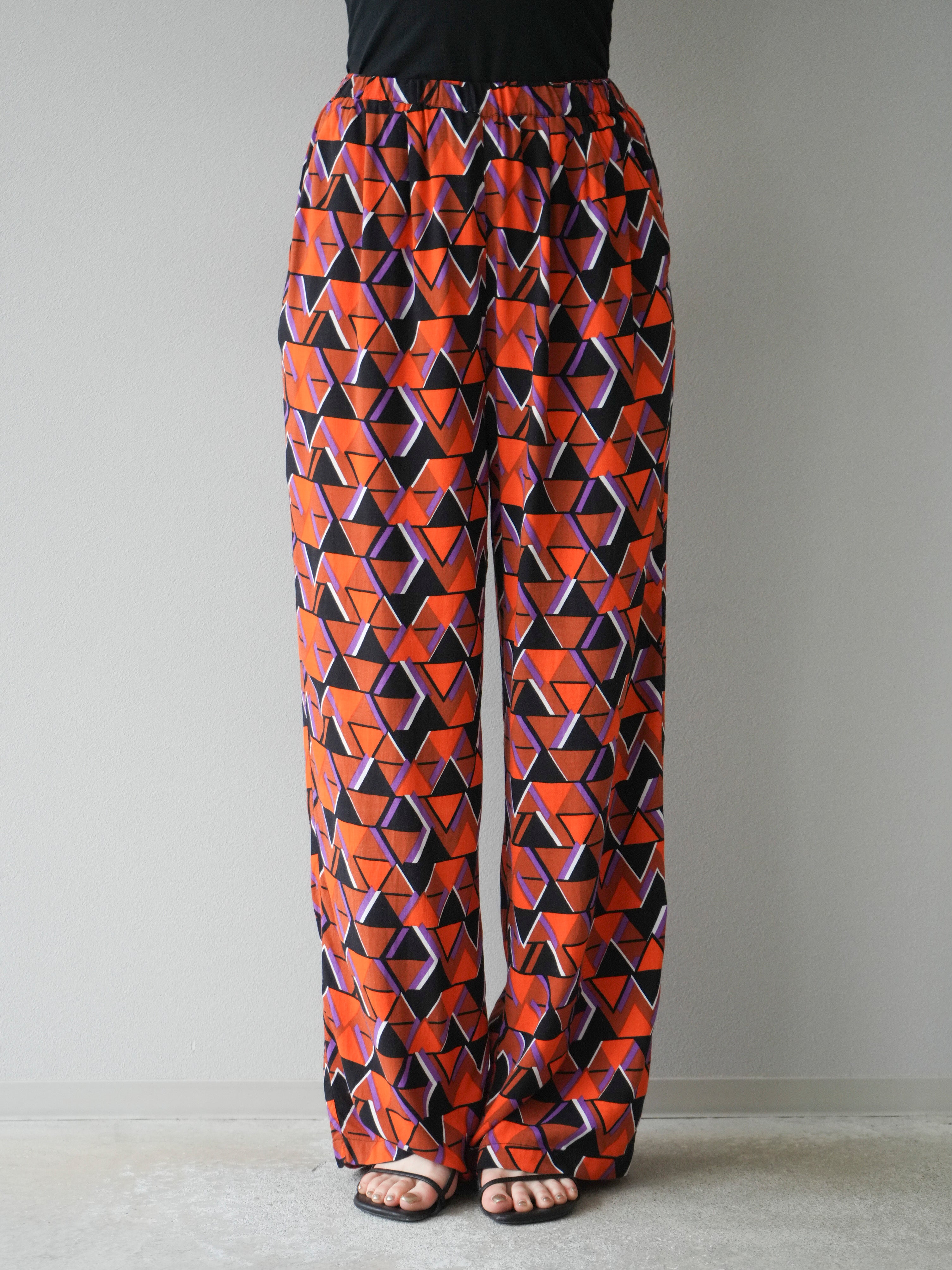 幾何学模様のストレッチボトムス 予約]レーヨンフレックススラブ幾何学柄ストレートパンツ/オレンジ
