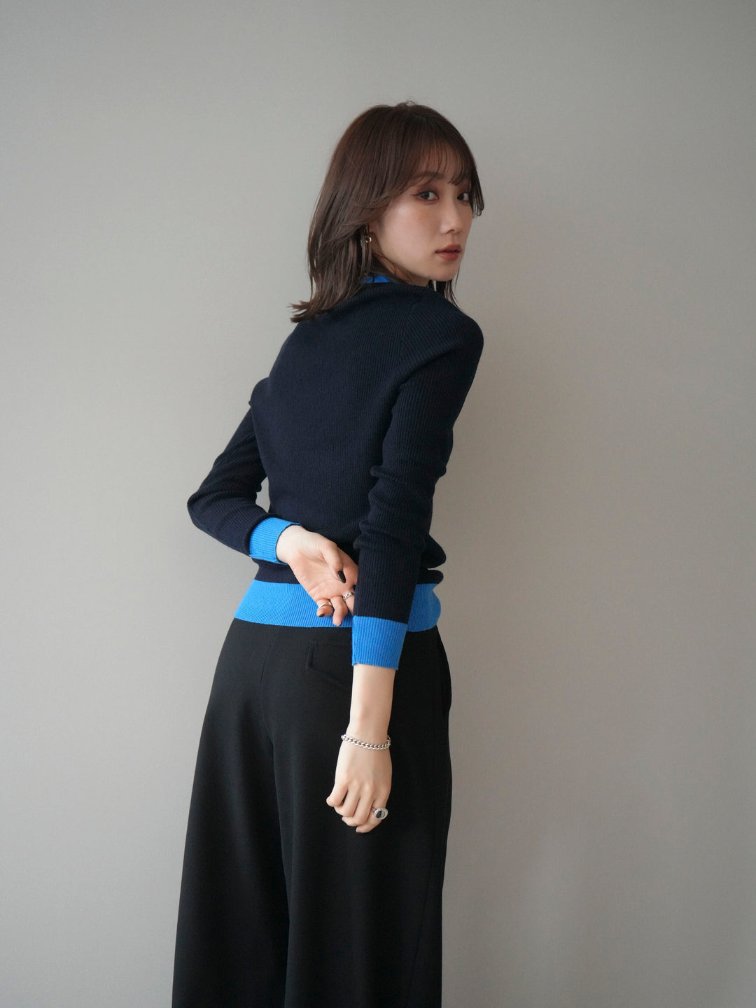 [SET]Uネック配色レイヤードリブニットトップス+アニマル柄ベルト付きウールタッチワイドパンツ(2set)