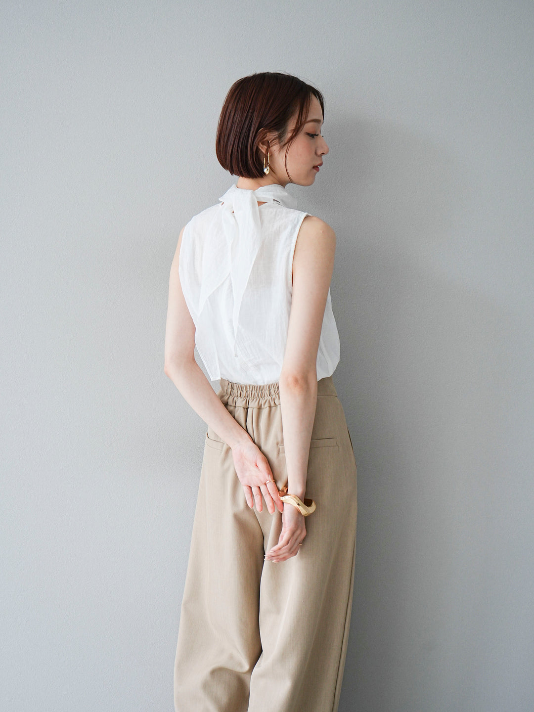 [SET] 後繫帶無袖上衣 + 拉鍊褶襉寬褲 (2 套)